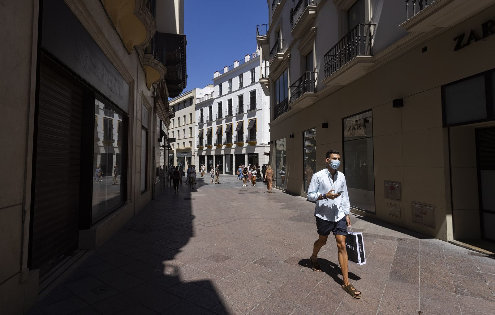 El 77% de los lectores apuntan al Ayuntamiento como responsable de la ausencia de toldos en el centro