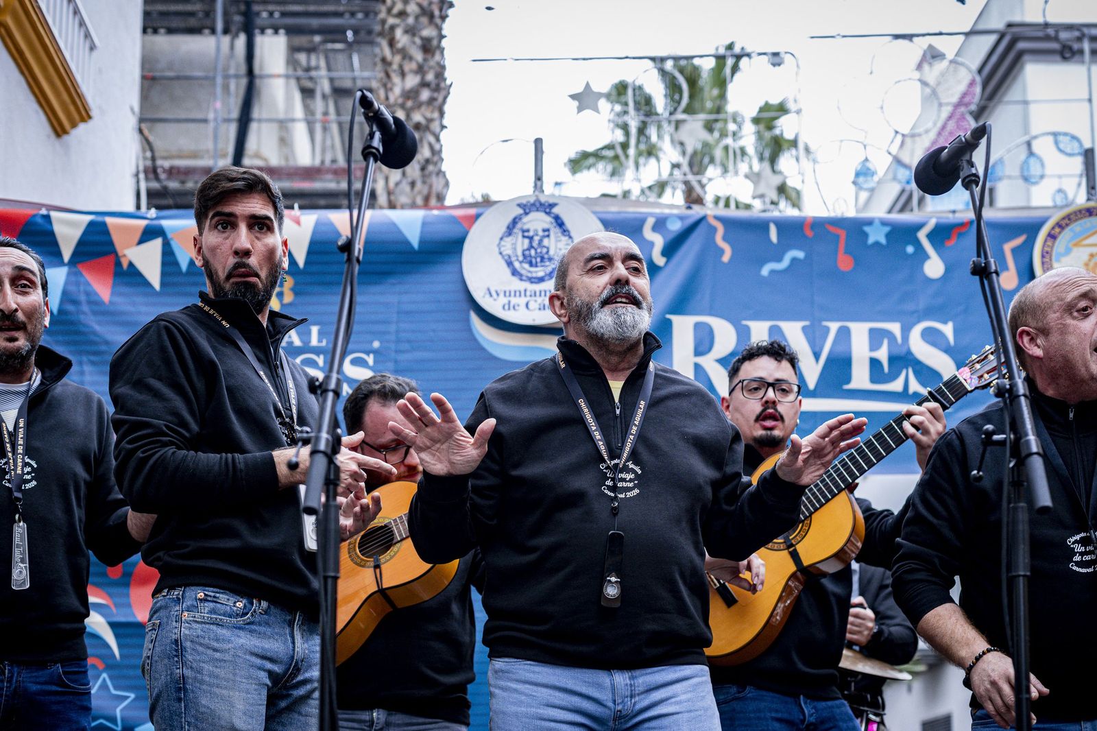 Las imágenes de la erizada popular del Carnaval de Cádiz 2026