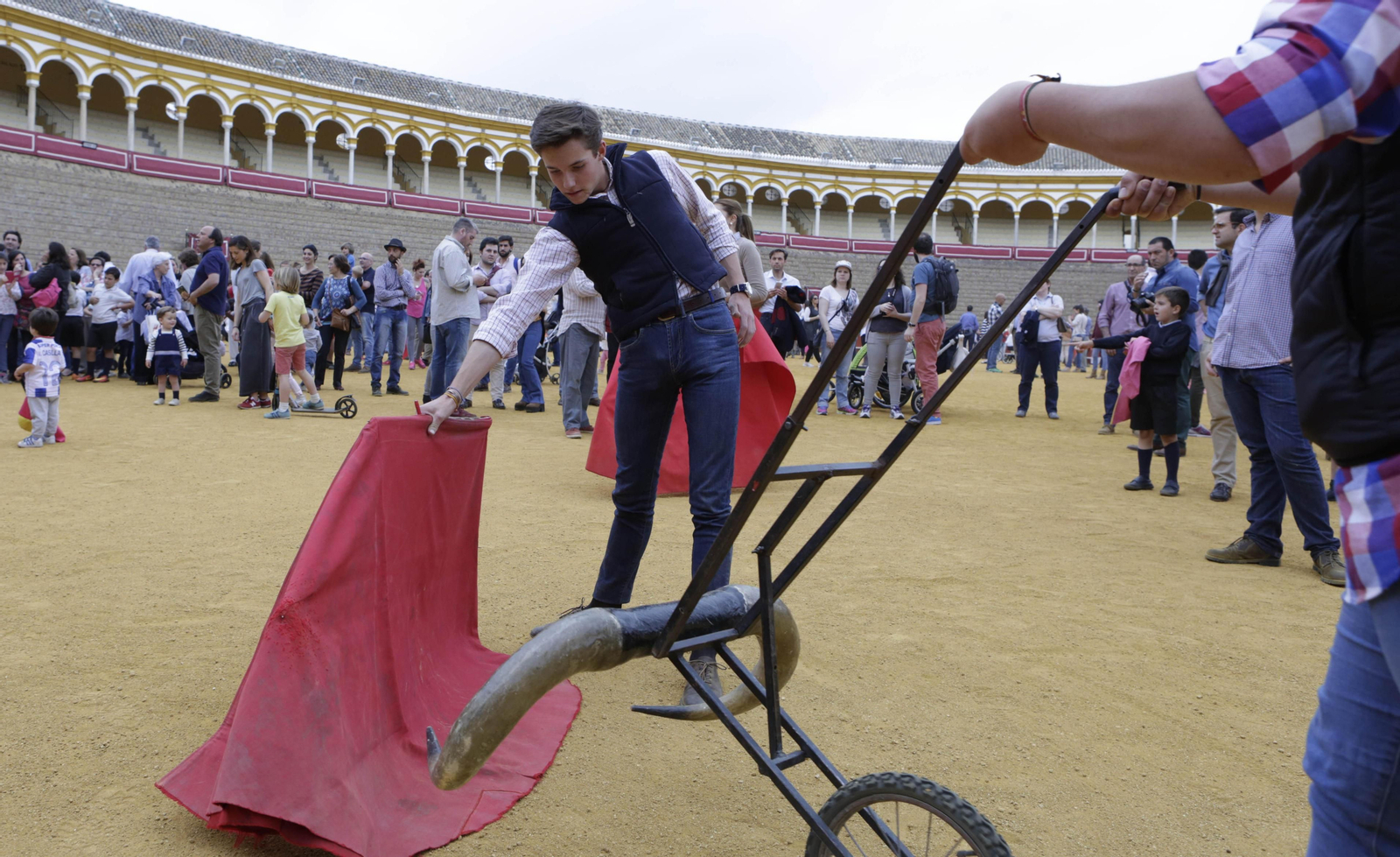 La jornada de puertas abiertas en la Maestranza, en imágenes