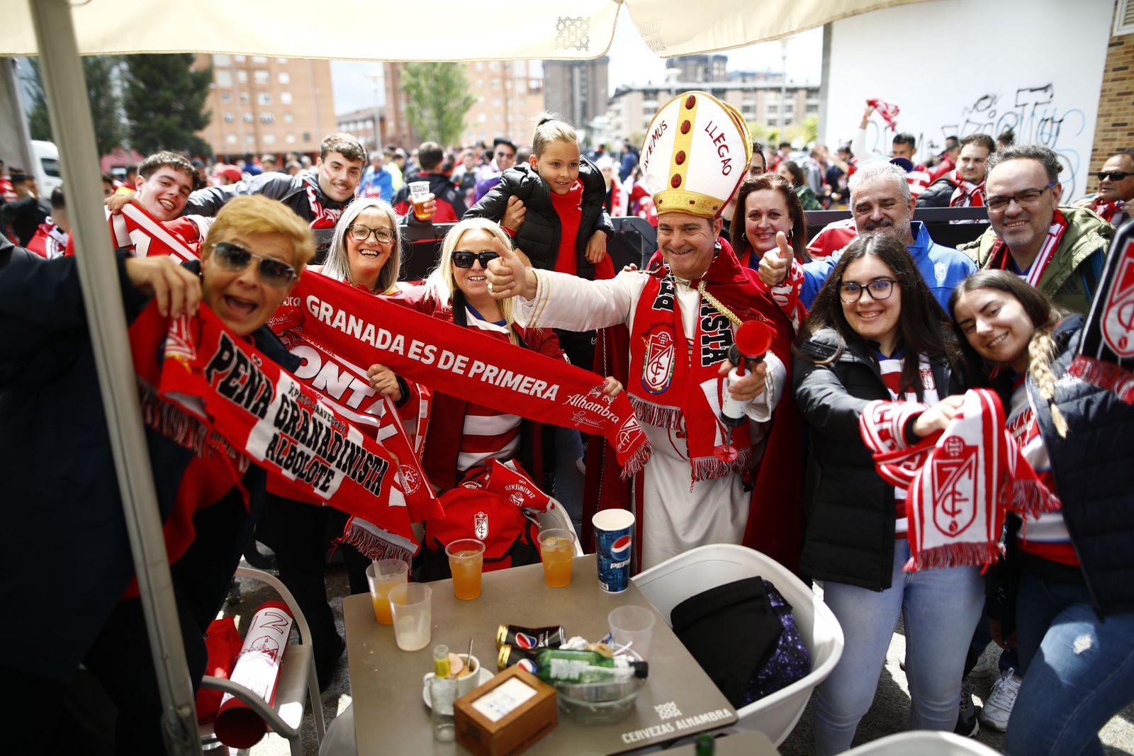 En imágenes: Los aficionados del Granada toman Miranda de Ebro