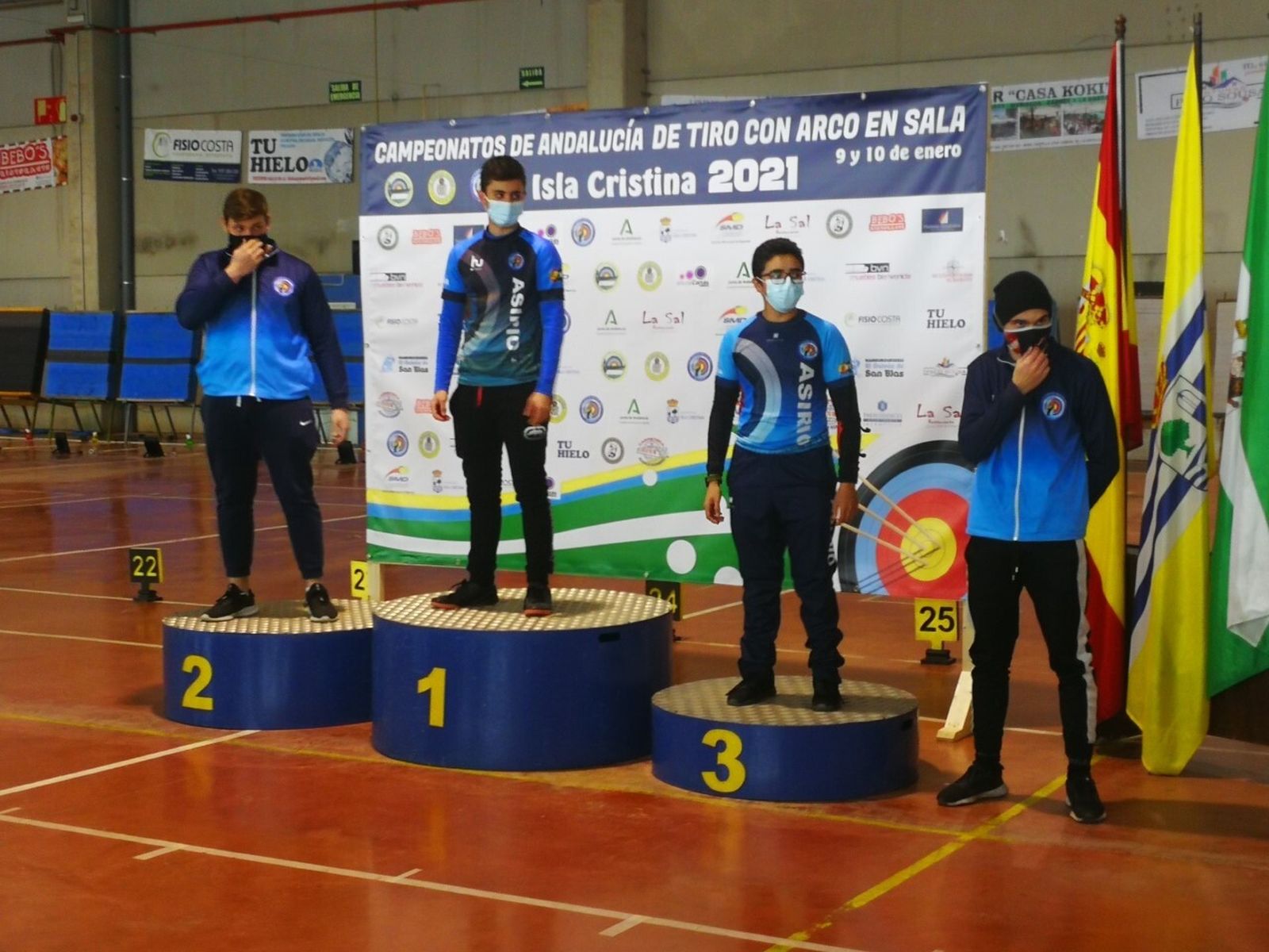 Podio de la categoría recurvo júnior masculino en este Andaluz de Isla Cristina.