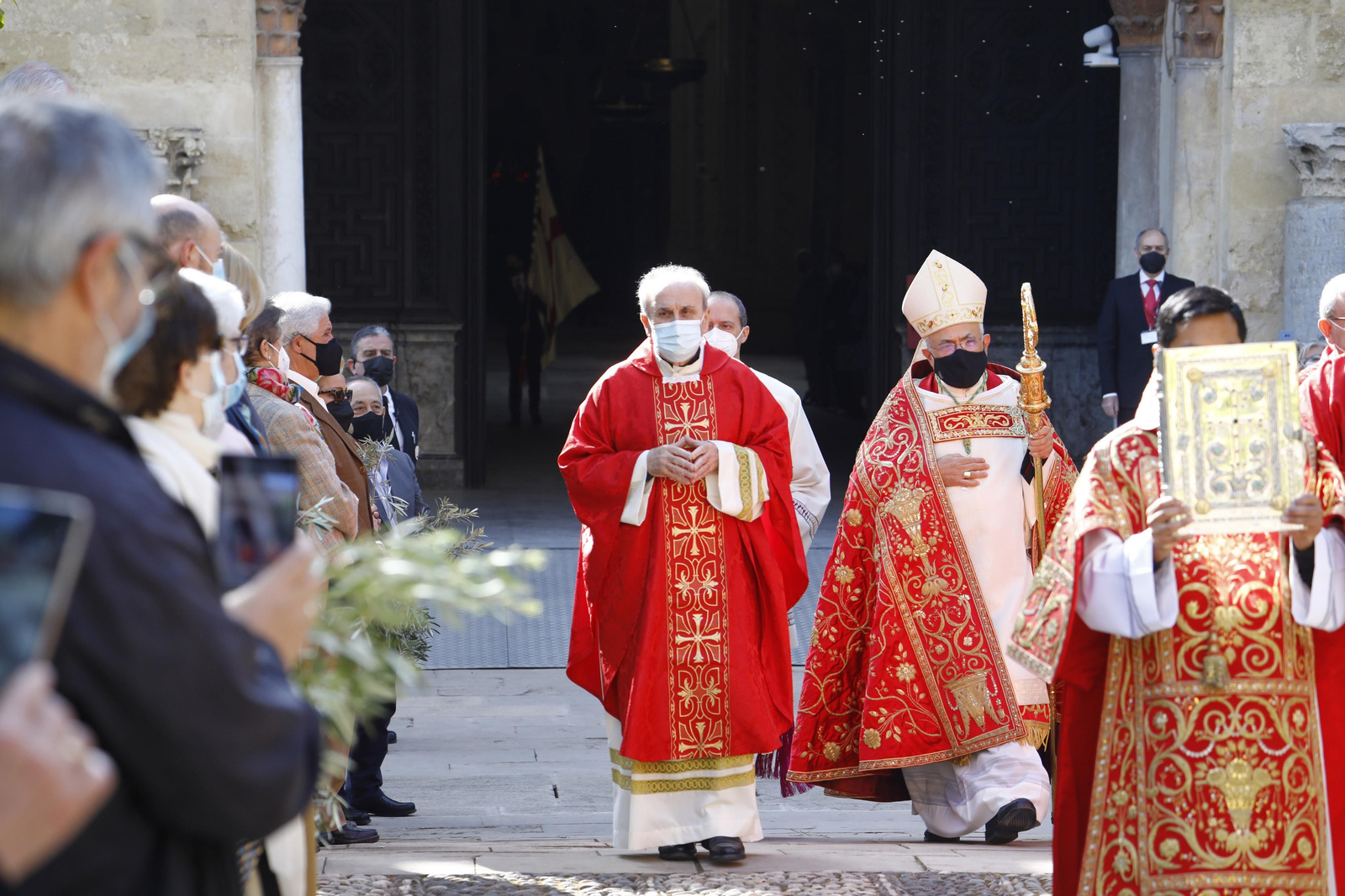 La misa de la bendición de las palmas en la Mezquita-Catedral de Córdoba, en fotografías