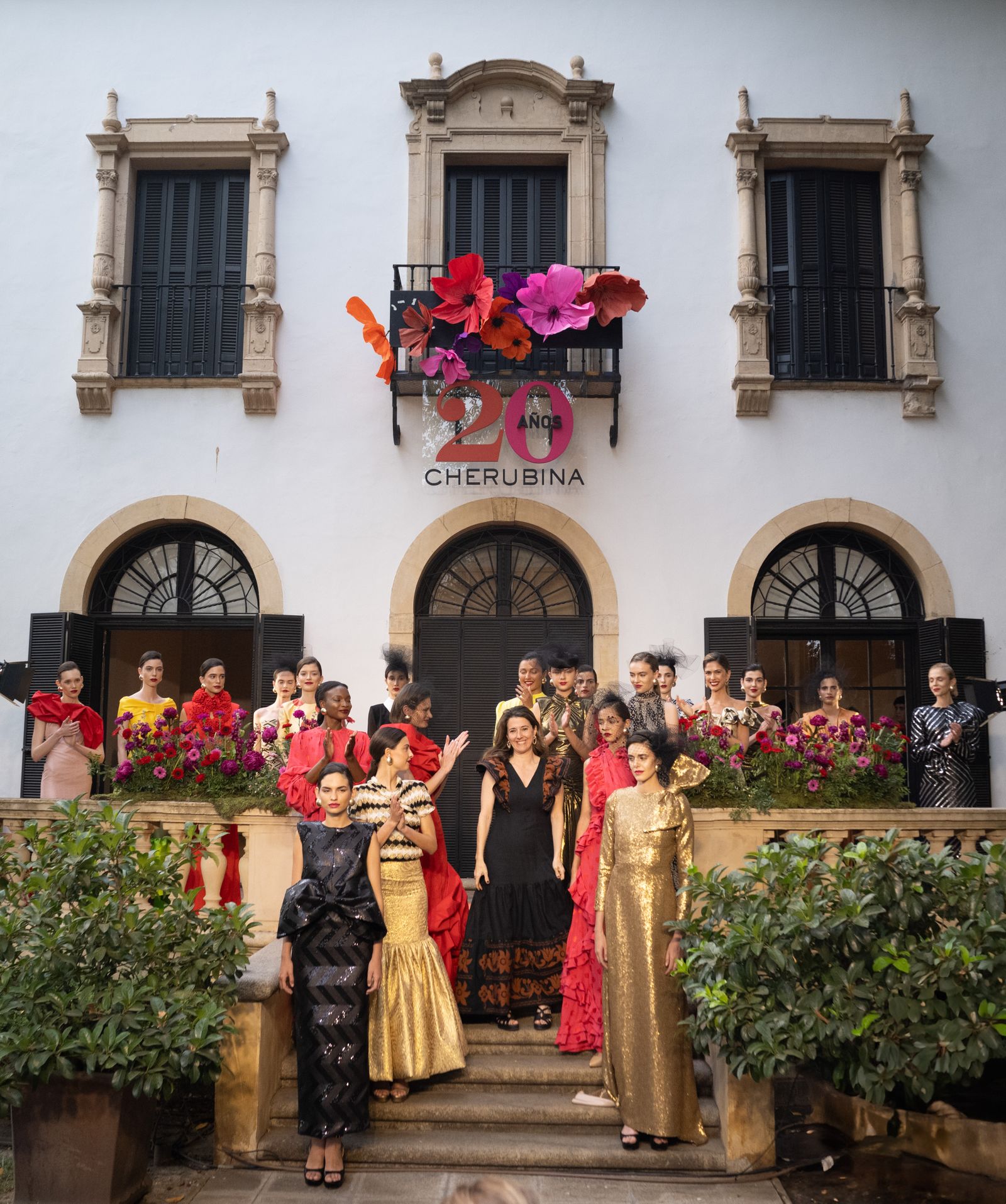 La diseñadora Ana García al final de la presentación de la colección por el 20 aniversario de Cherubina.
