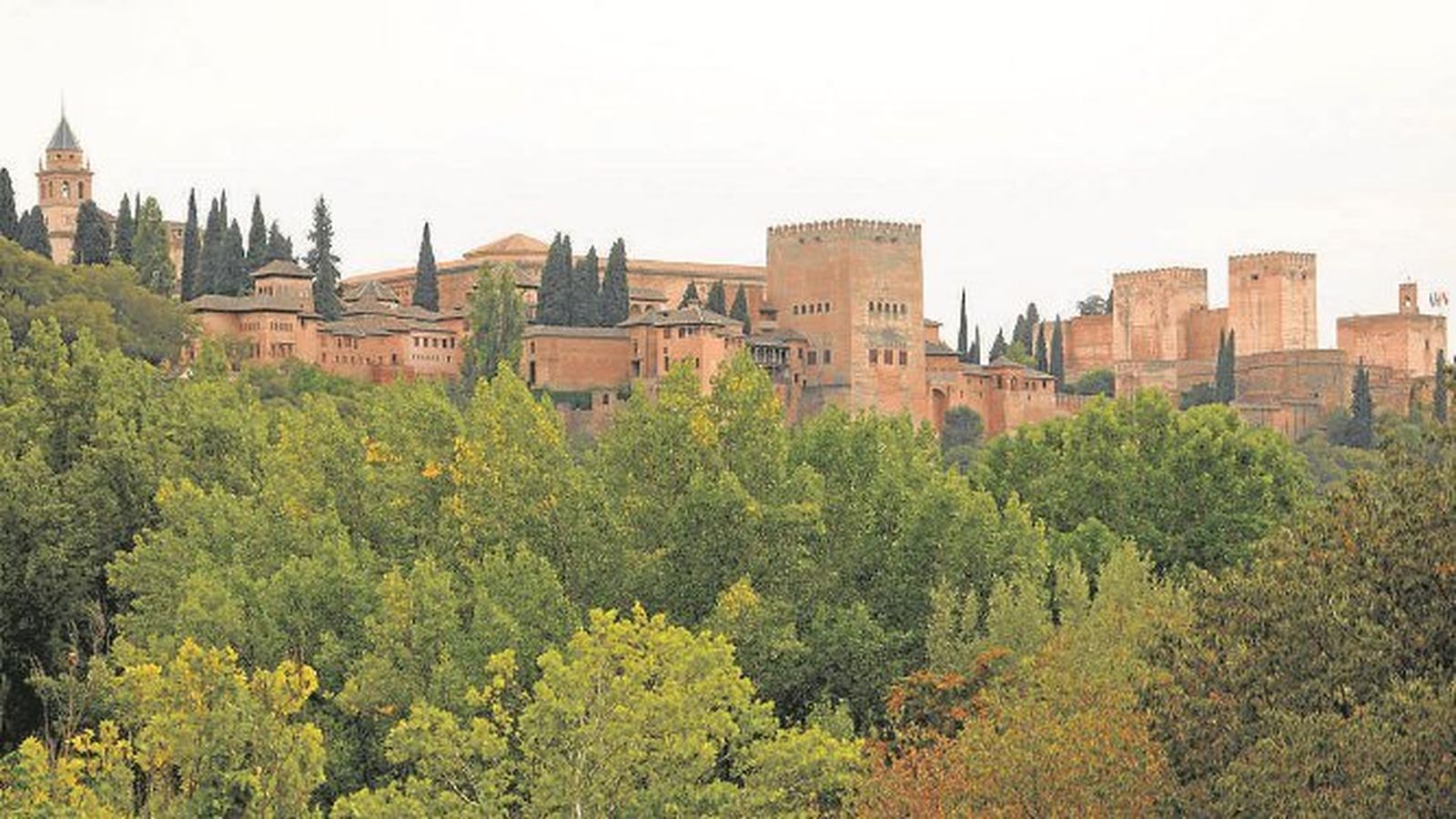 Llega el otoño a los bosques de la Alhambra.