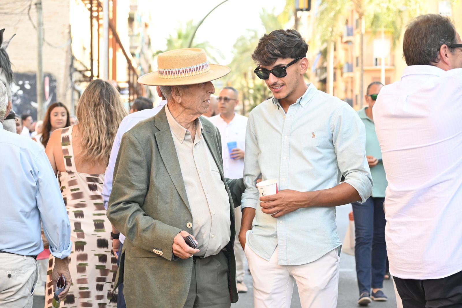 Imágenes de ambiente en el cuarto día de toros en Huelva