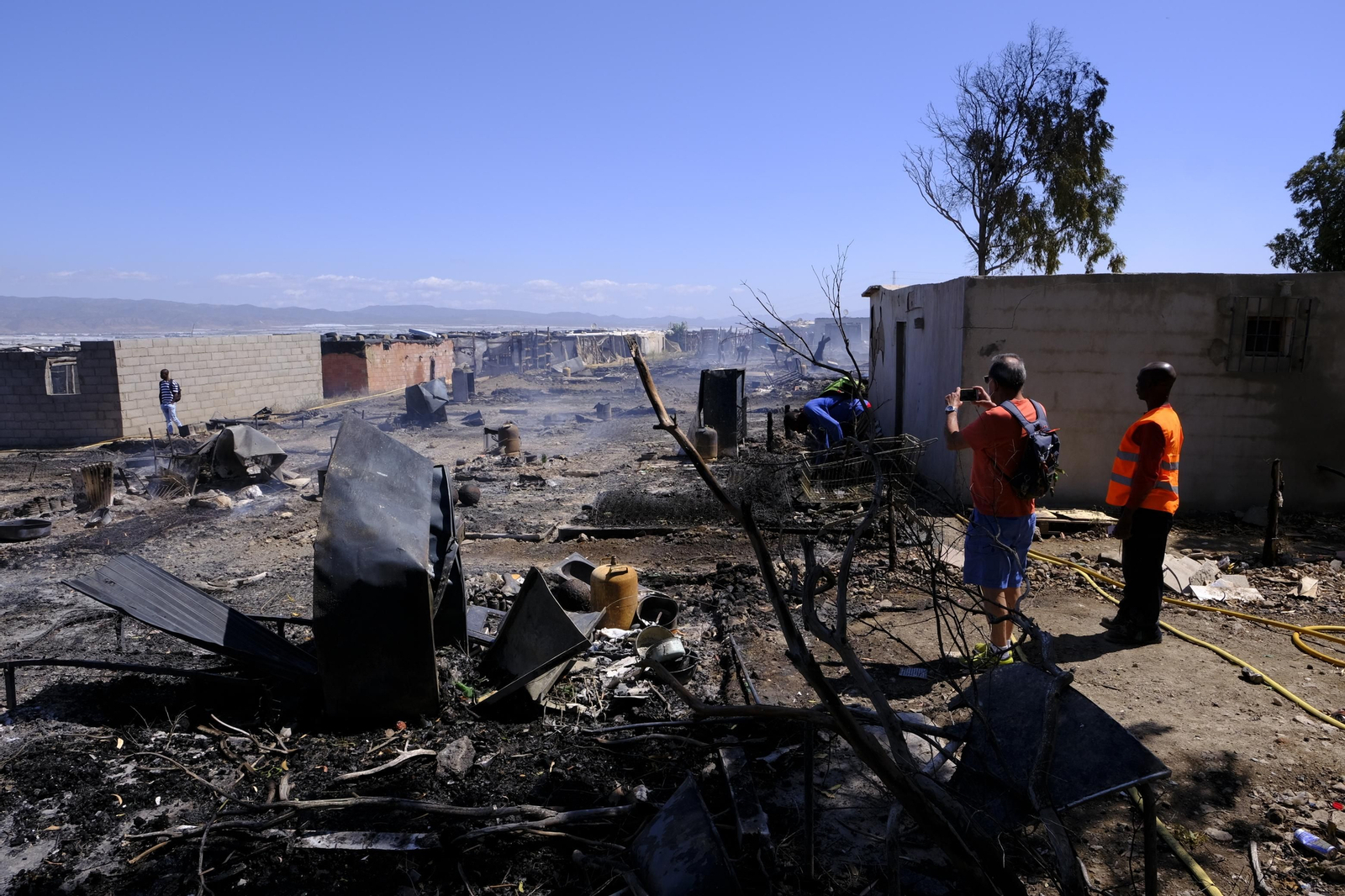 Fotogalería incendio asentamiento de chabolas en Atochares-Níjar (Almería)