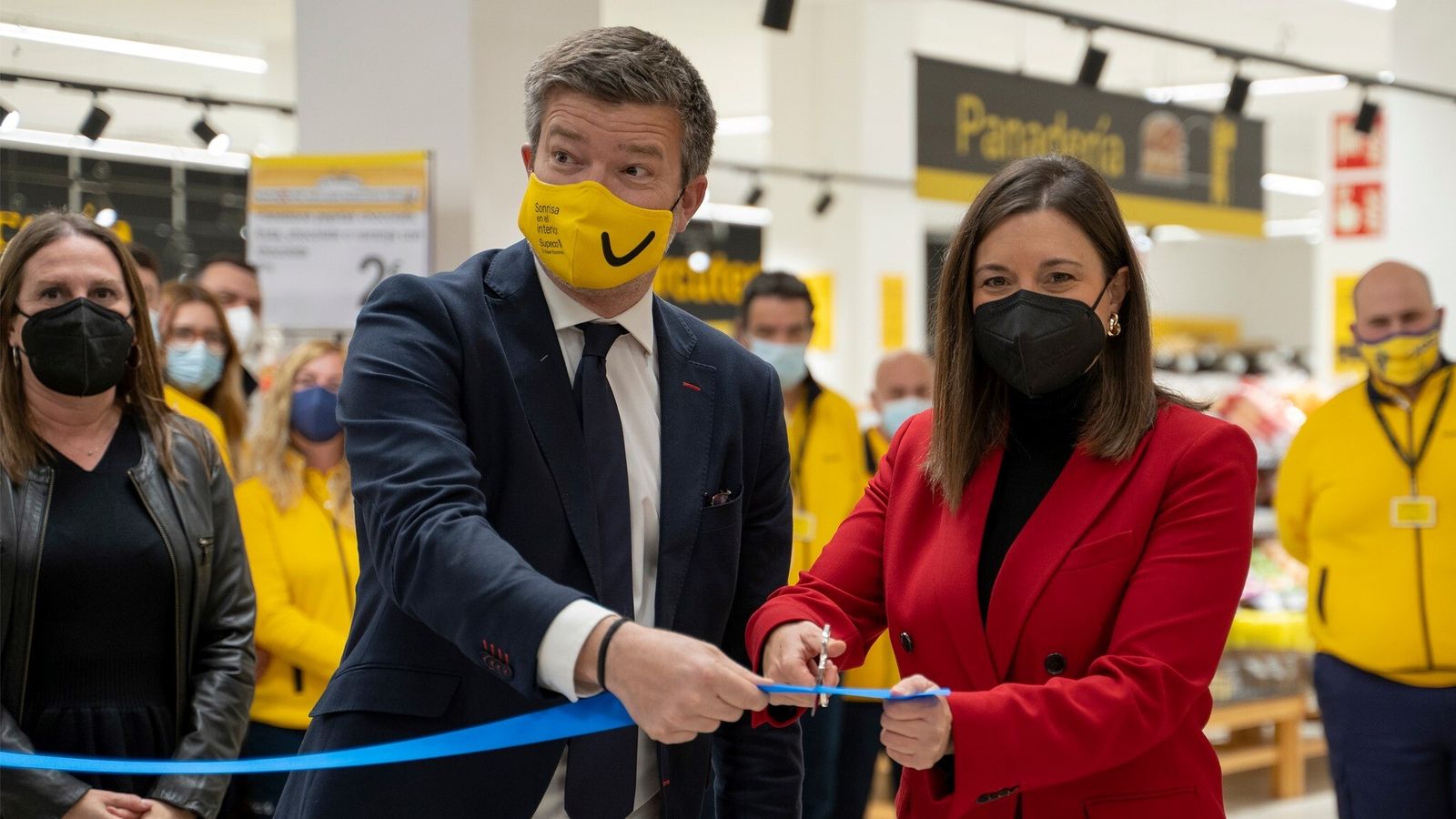 Cavada inaugura el nuevo supermercado de Supeco en San Fernando.