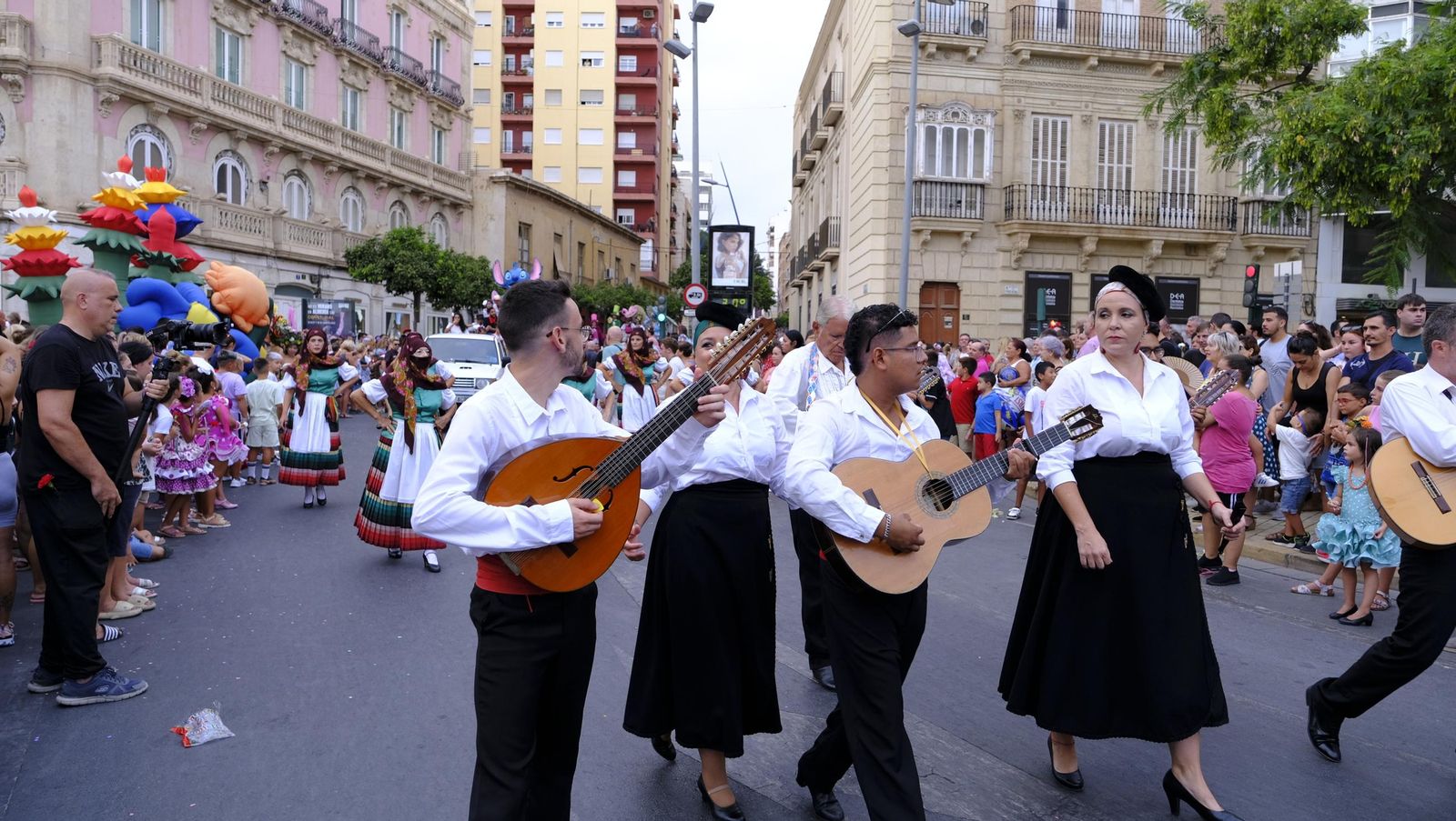 Las mejores imágenes de la Batalla de Flores de Almería