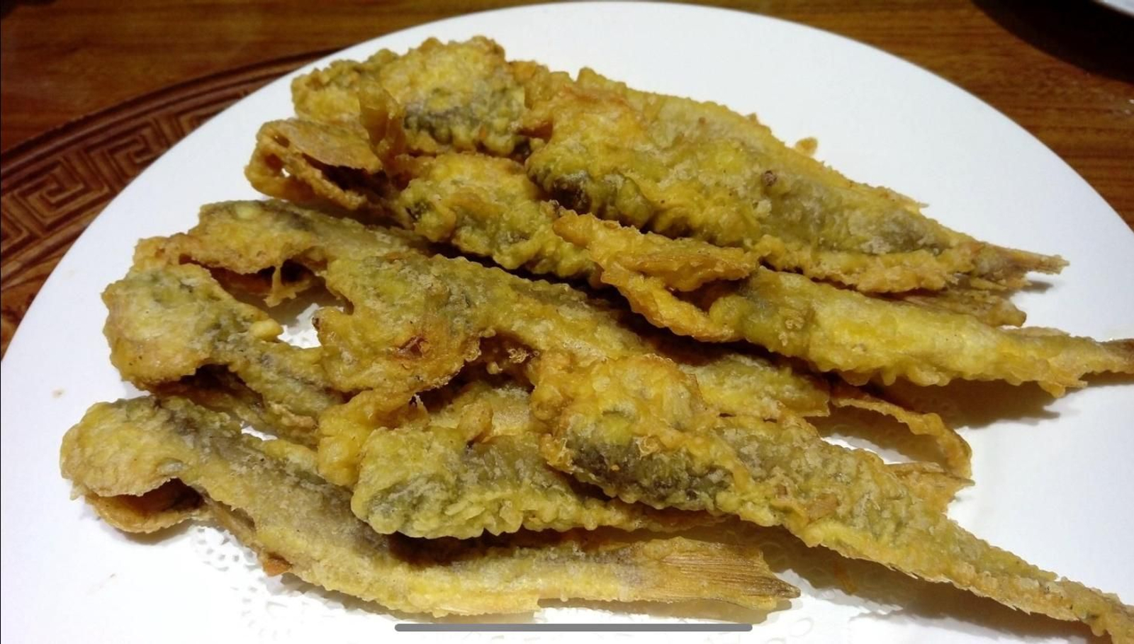 Ración de pescado frito.