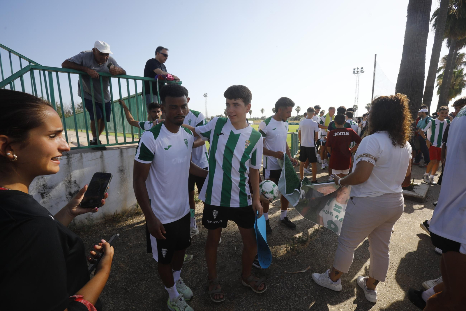 La ilusión puede con el calor en el primer entrenamiento del Córdoba CF