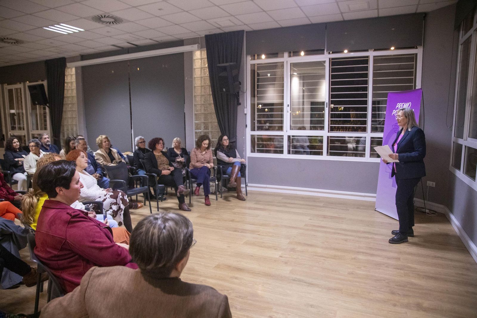 La Plataforma de Acción Feminista en Almería rinde homenaje a las mujeres de la Desbandá con su II Premio ‘Posidonia’ a Loli Sierra, vicepresidenta de la Asociación Memorialista de la Desbandá, en imágenes