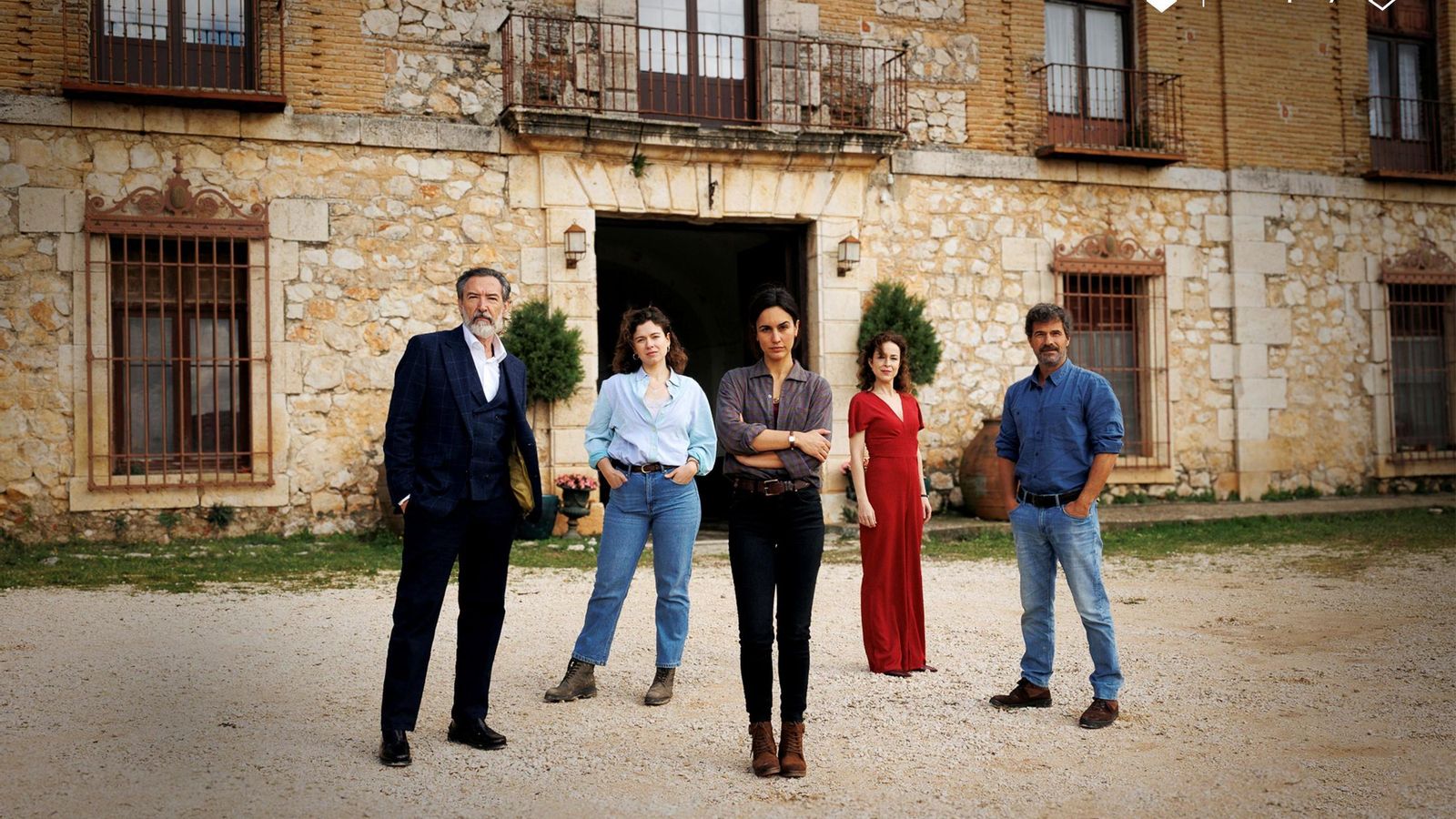 El elenco principal de la segunda temporada de  'Entre tierras'