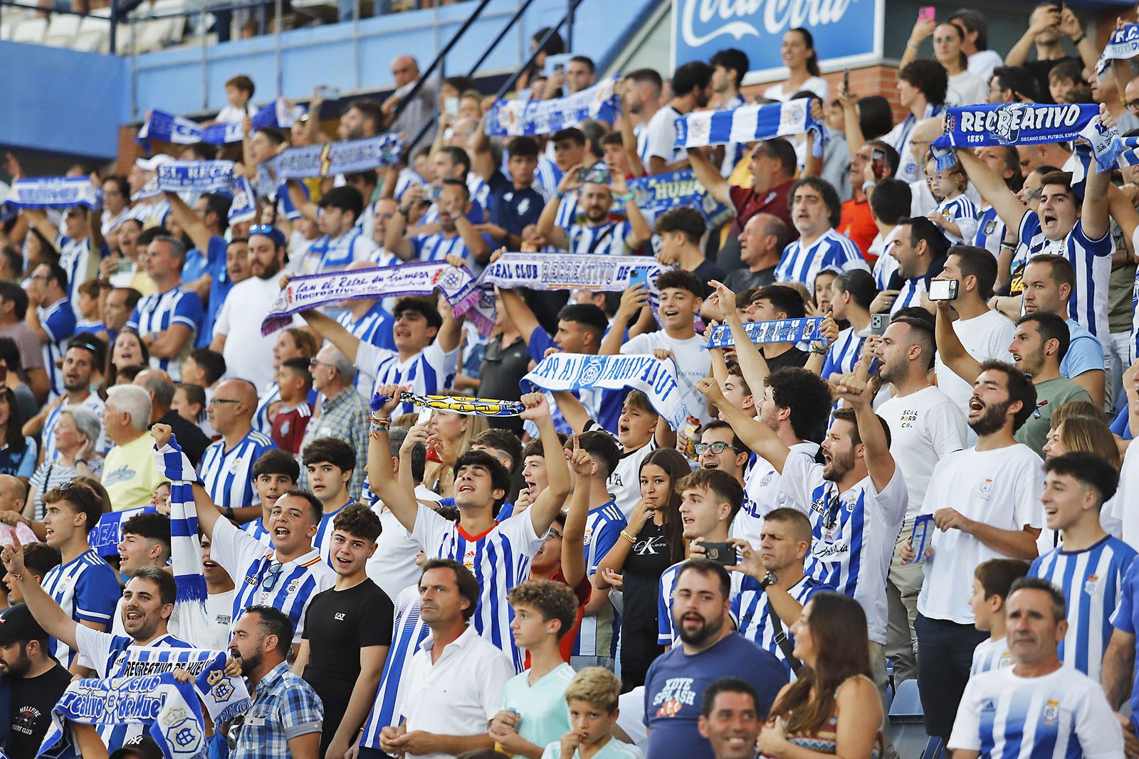 Aficionados del Decano en el Recre-Málaga.