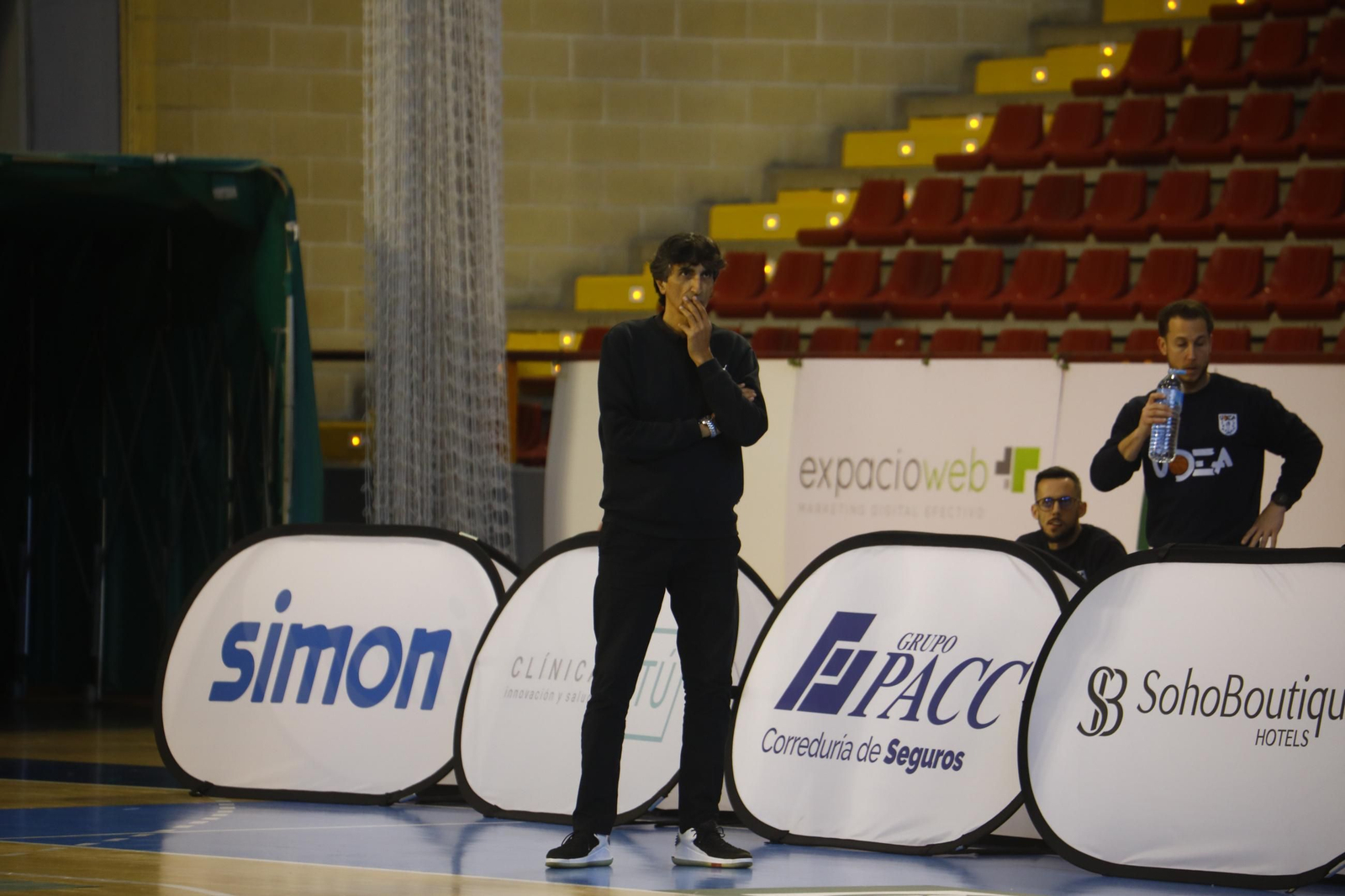 Las mejores fotos del ambiente en Vista Alegre para el Coto Córdoba - UDEA Algeciras