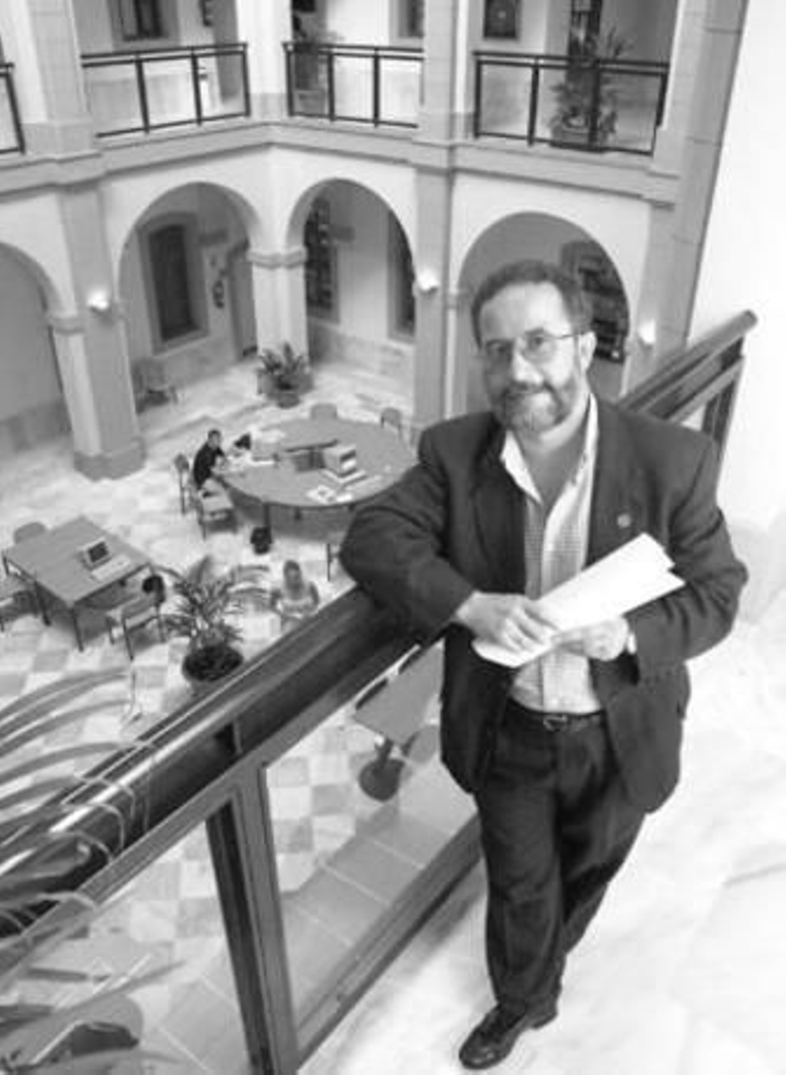 José María Esteban en la Facultad de Filosofía y Letras.