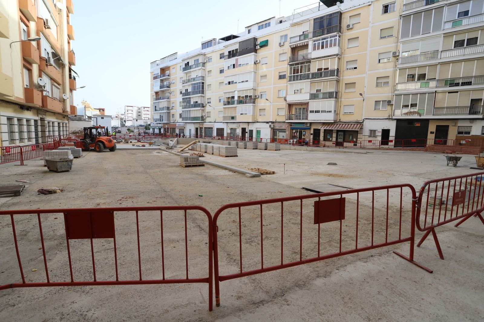 Las obras de peatonalización de la Plaza de Los Dolores, en imágenes