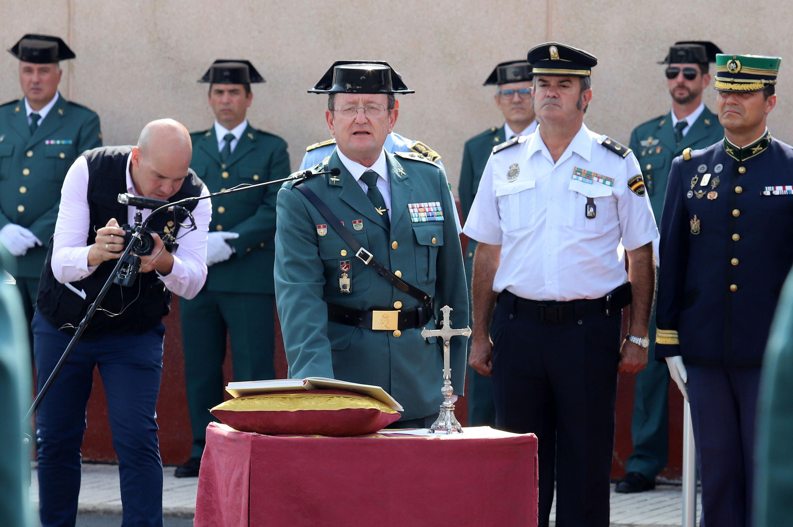 Imágenes de la toma de posesión de Andrés López como coronel jefe de la Comandancia de la Guardia Civil en Huelva