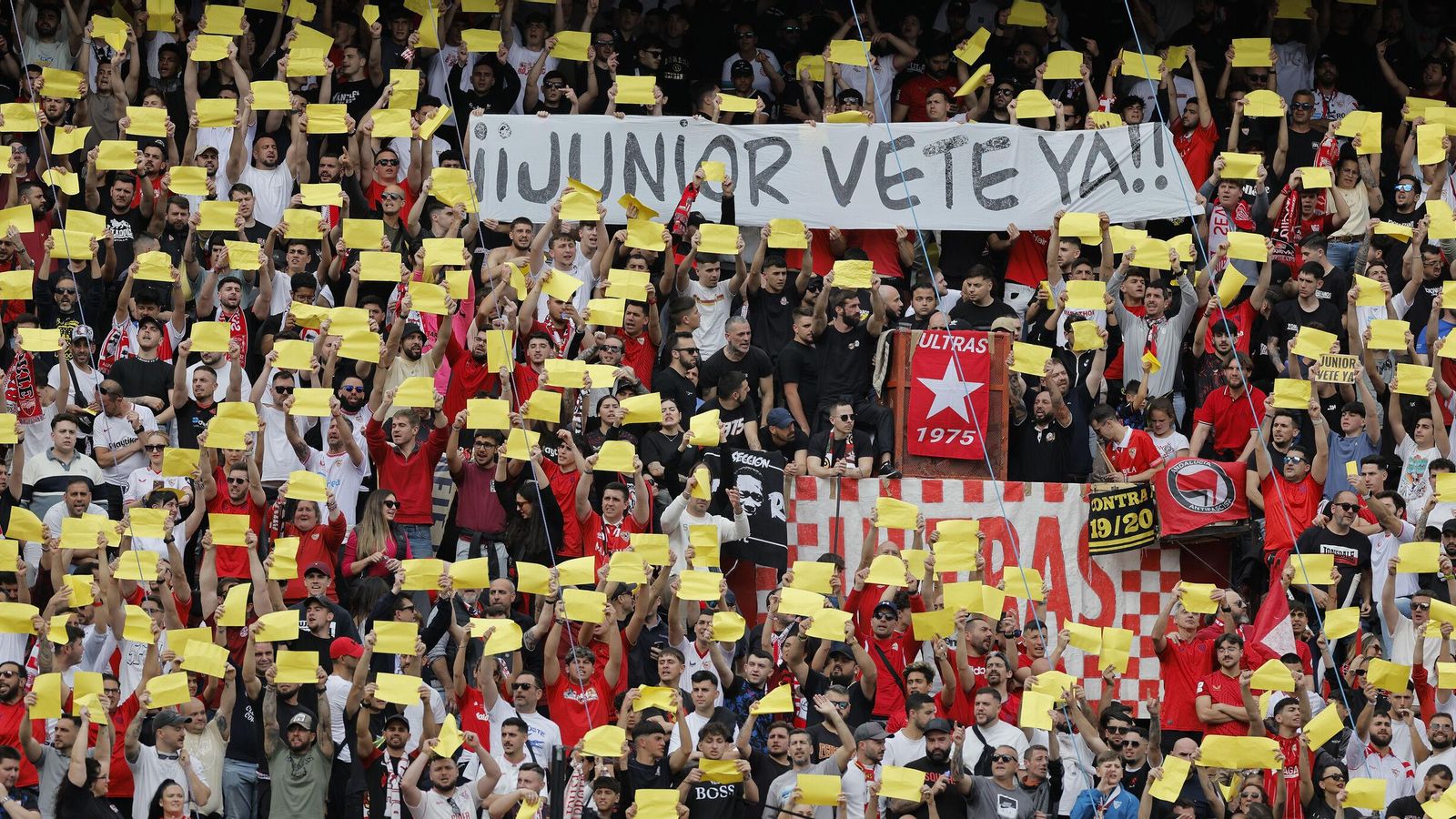 Momento de la protesta contra Del Nido Carrasco en Gol Norte: "Júnior, vete ya".