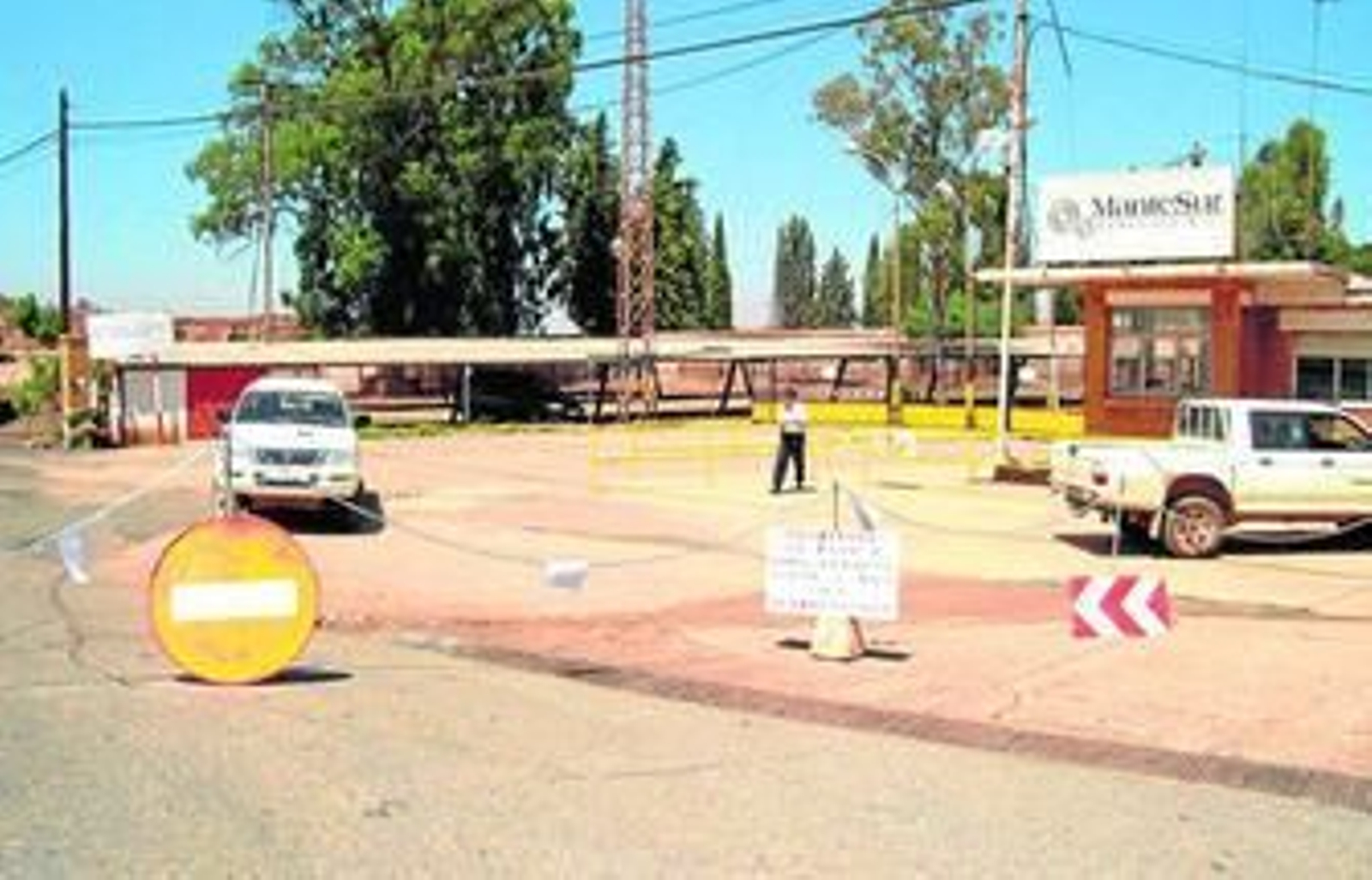 Antigua puerta de la empresa Mantesur en las minas, una de las investigadas por los detectives.