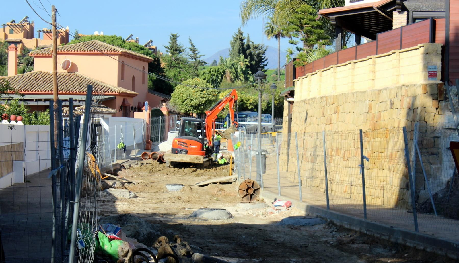 Estepona inicia la mejora de la red de saneamiento de la zona de Seghers.