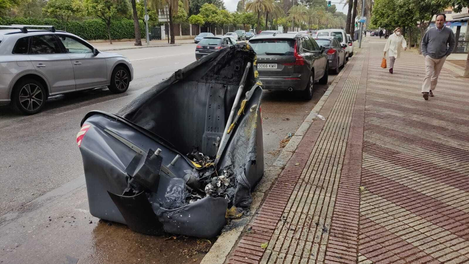 Otro contenedor quemado en Jerez