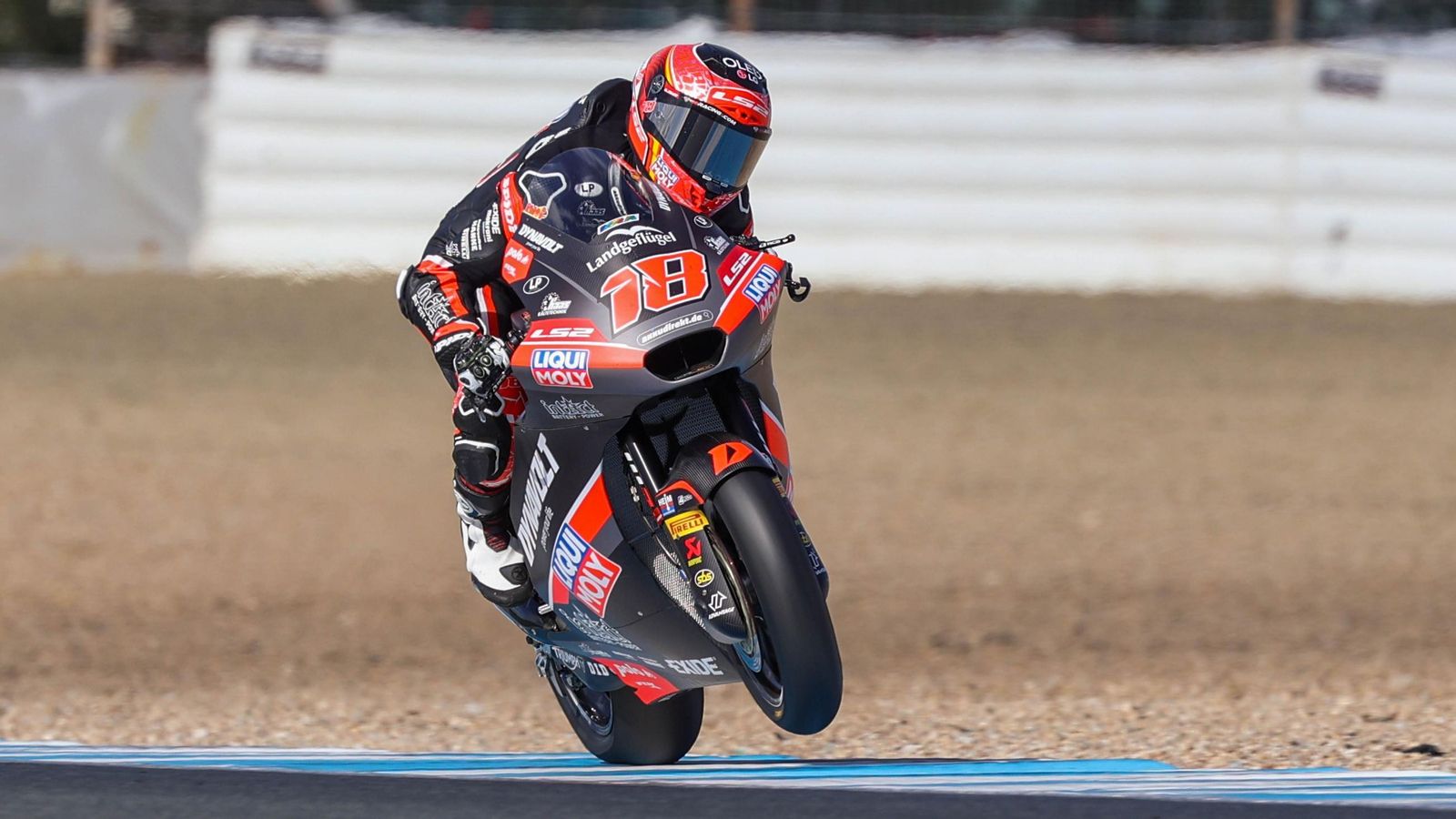 Manuel González ha brillado este miércoles en Moto2 en el trazado jerezano con su récord de pista. Manuel González ha brillado este miércoles en Moto2 en el trazado jerezano con su récord de pista.