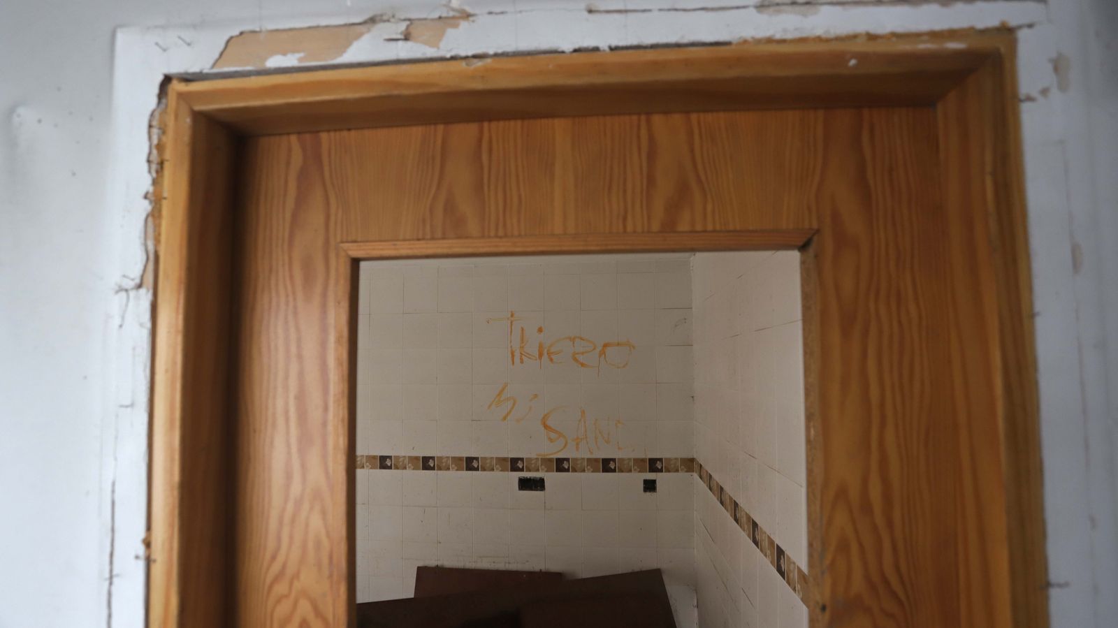 Fotos del edificio okupa de El Secano en Algeciras