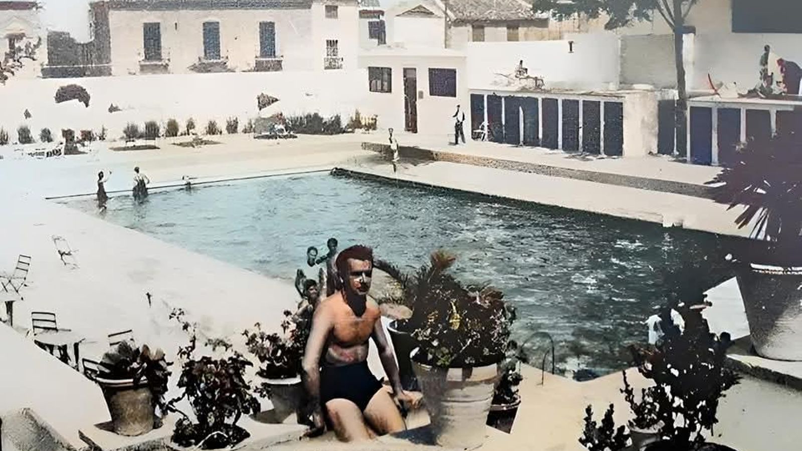 Foto coloreada de la piscina de Los Jardinillos. Año 1941.
