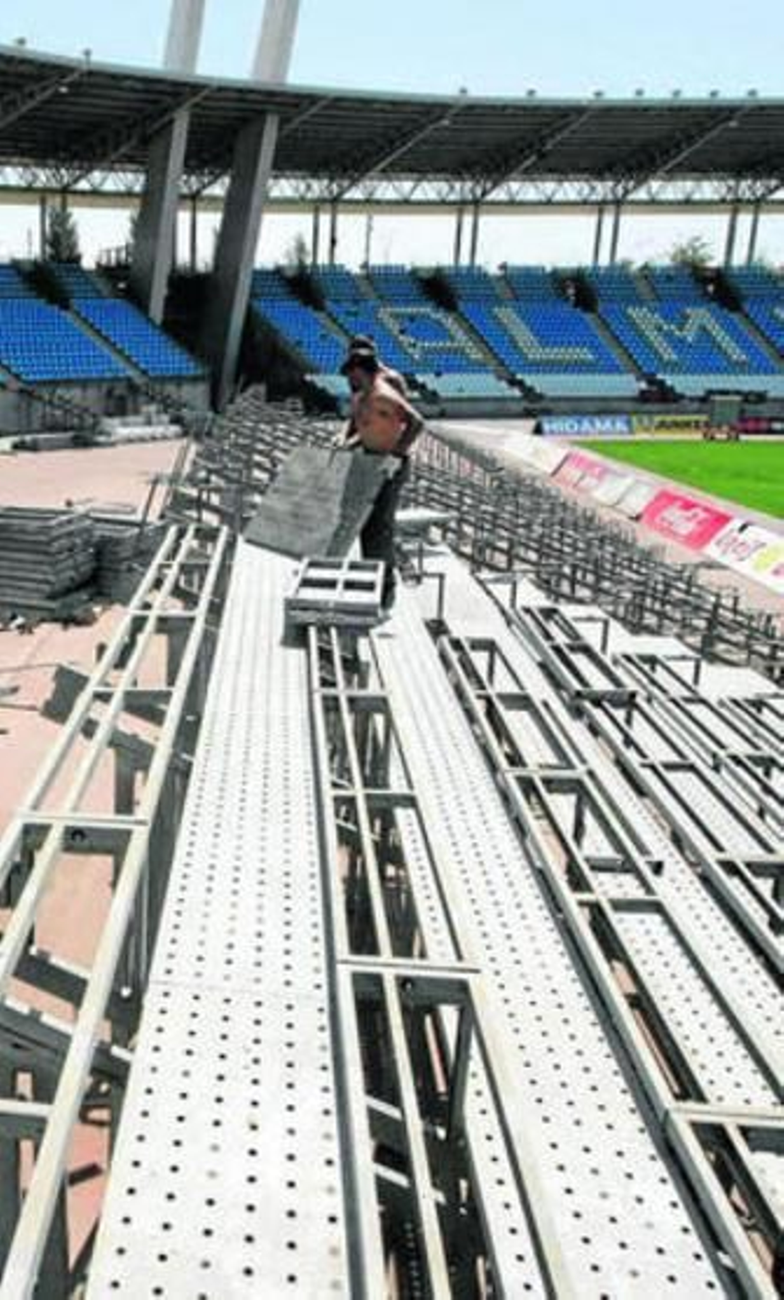 A principios de junio se inició la retirada de gradas supletorias.