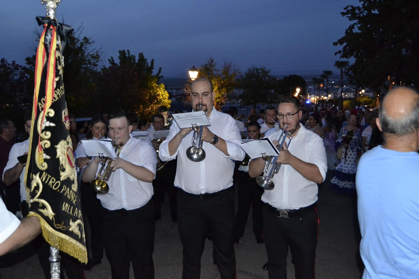 El pregón y la ofrenda floral a la Virgen de la Estrella en Villa del Río, en imágenes