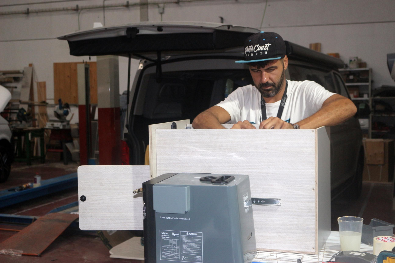 JOrge Peralta en el taller de South Coast Cádiz