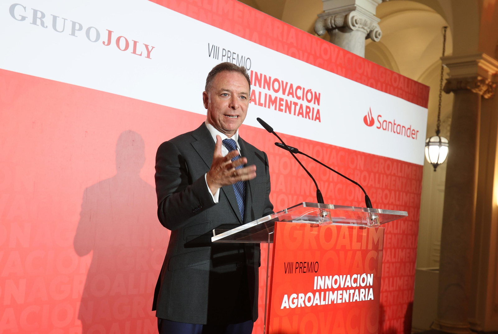 Las mejores imágenes de la entrega del VIII premio agroalimentario Banco Santander a José Gandía
