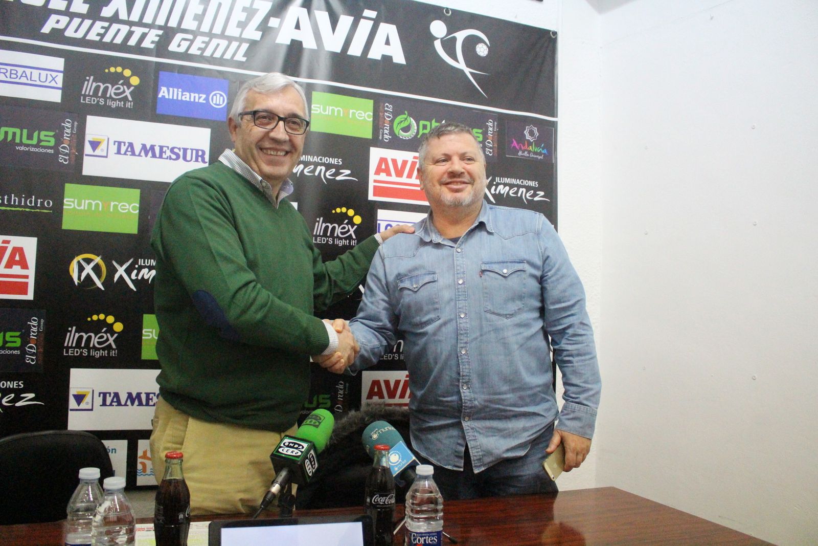 Julián Ruiz, a la derecha, junto a Mariano Jiménez, en su presentación.