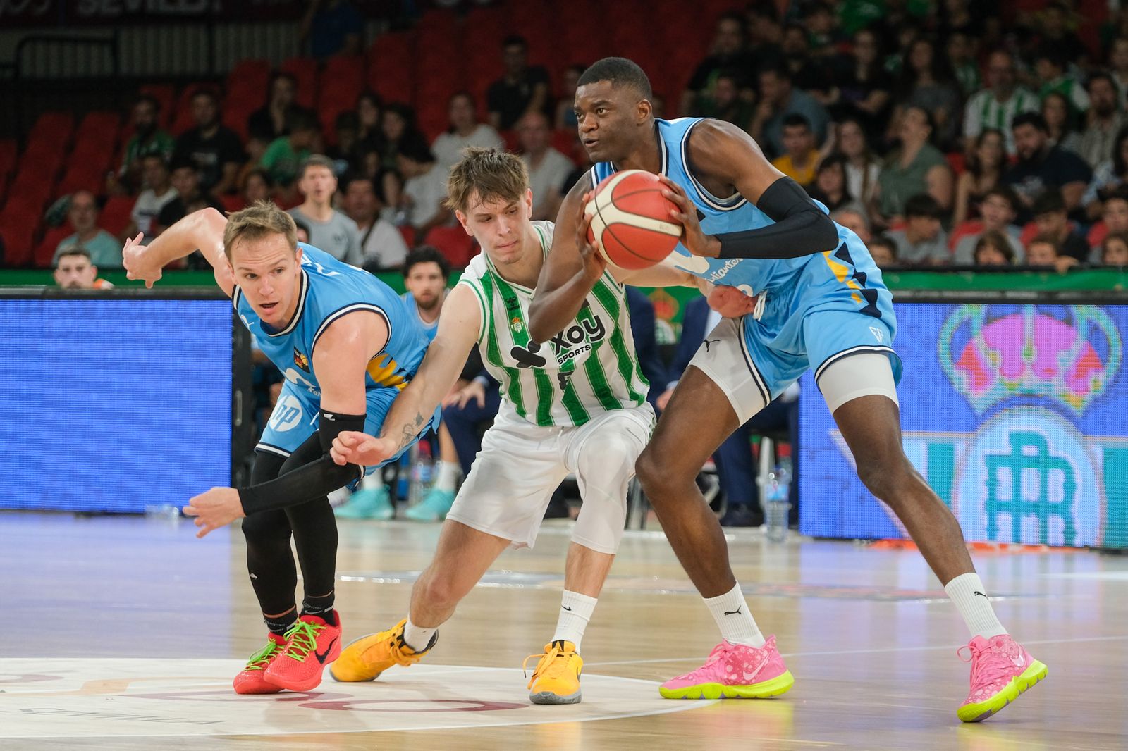 Baloncesto. Partido de play off Betis - Estudiantes