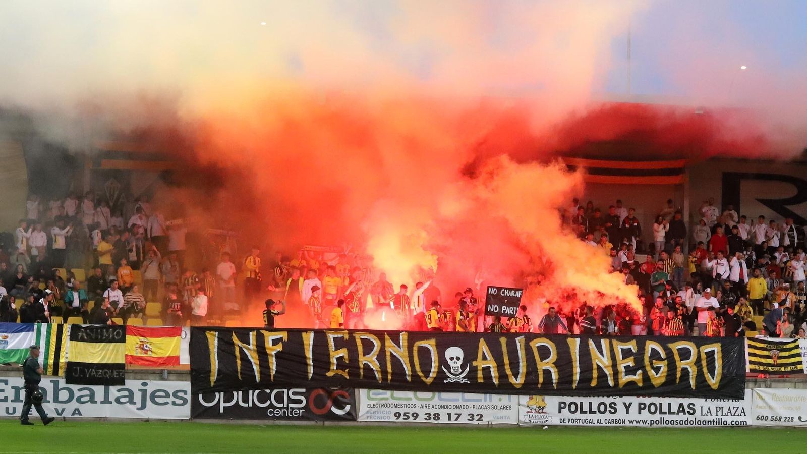 El Ciudad de Lepe presentó un gran ambiente, con lleno en las gradas.