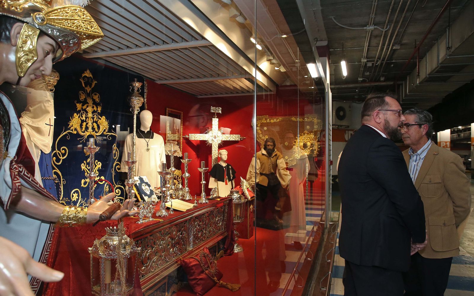 Fotos de la exposición de Enseres Cofrades en el Corte Inglés de Algeciras