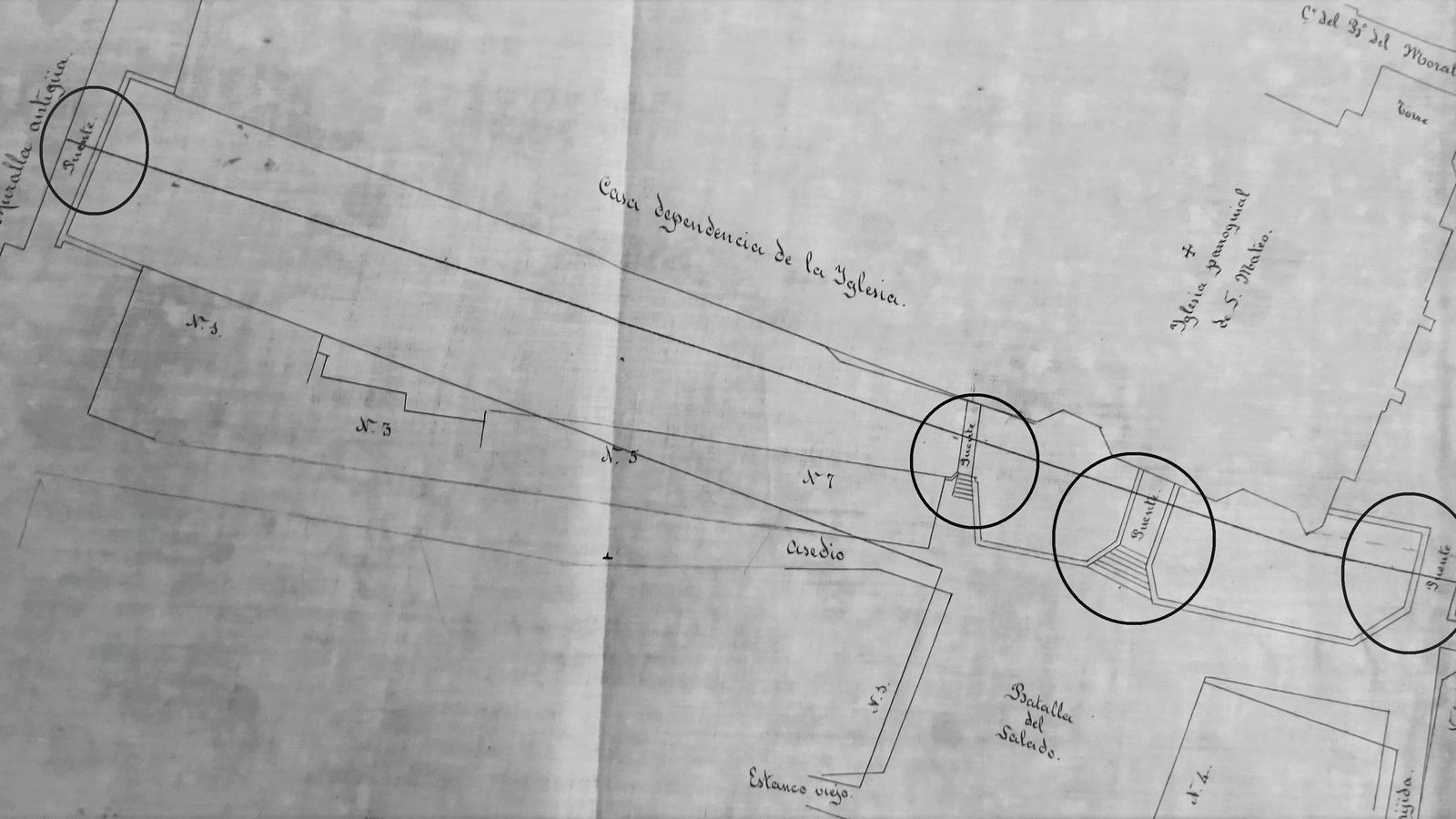 Este plano de 1883 muestra el arroyo con sus puentes en lo que ahora es calle del General Copons. Aquí no había sitio para calzadas.