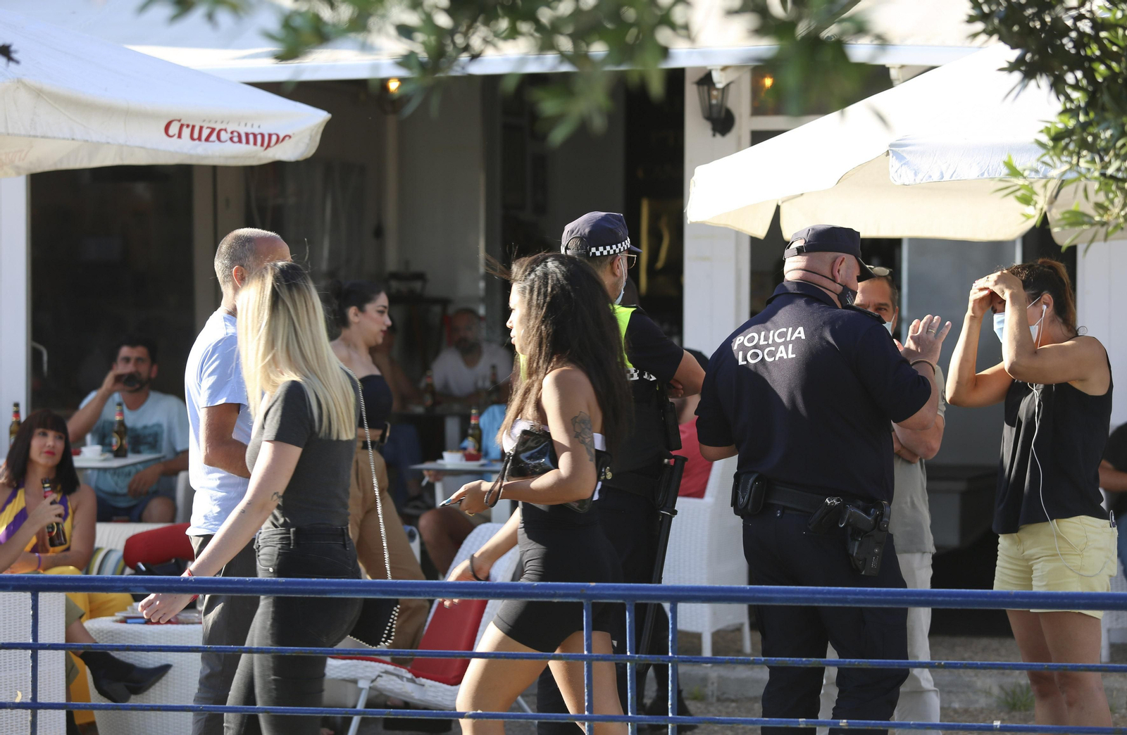 Las fotos del refuerzo policial en Pedregalejo ante su masificación