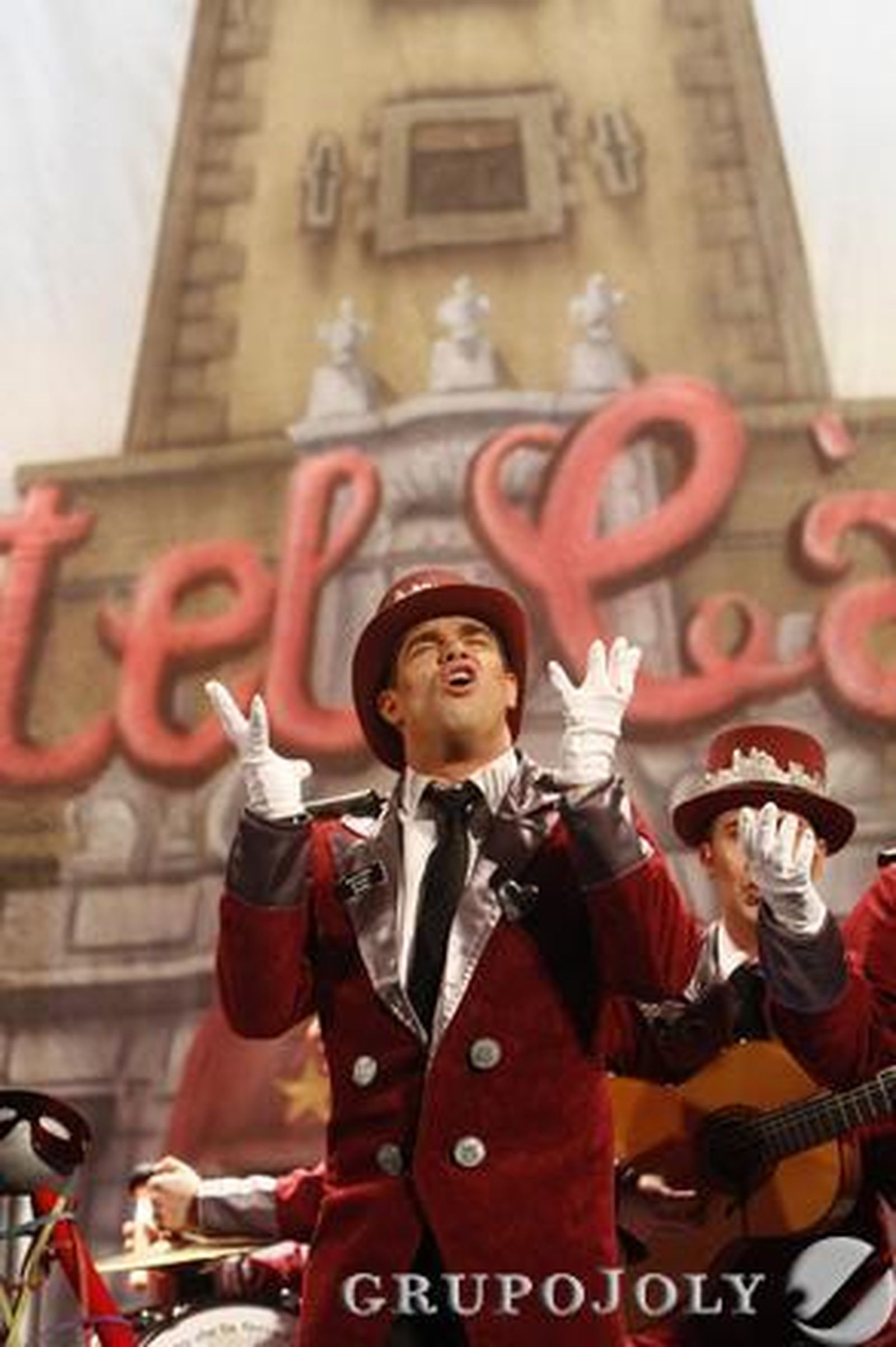 Comparsa 'Los botones del hotel Cádiz'  Foto: Lourdes de Vicente