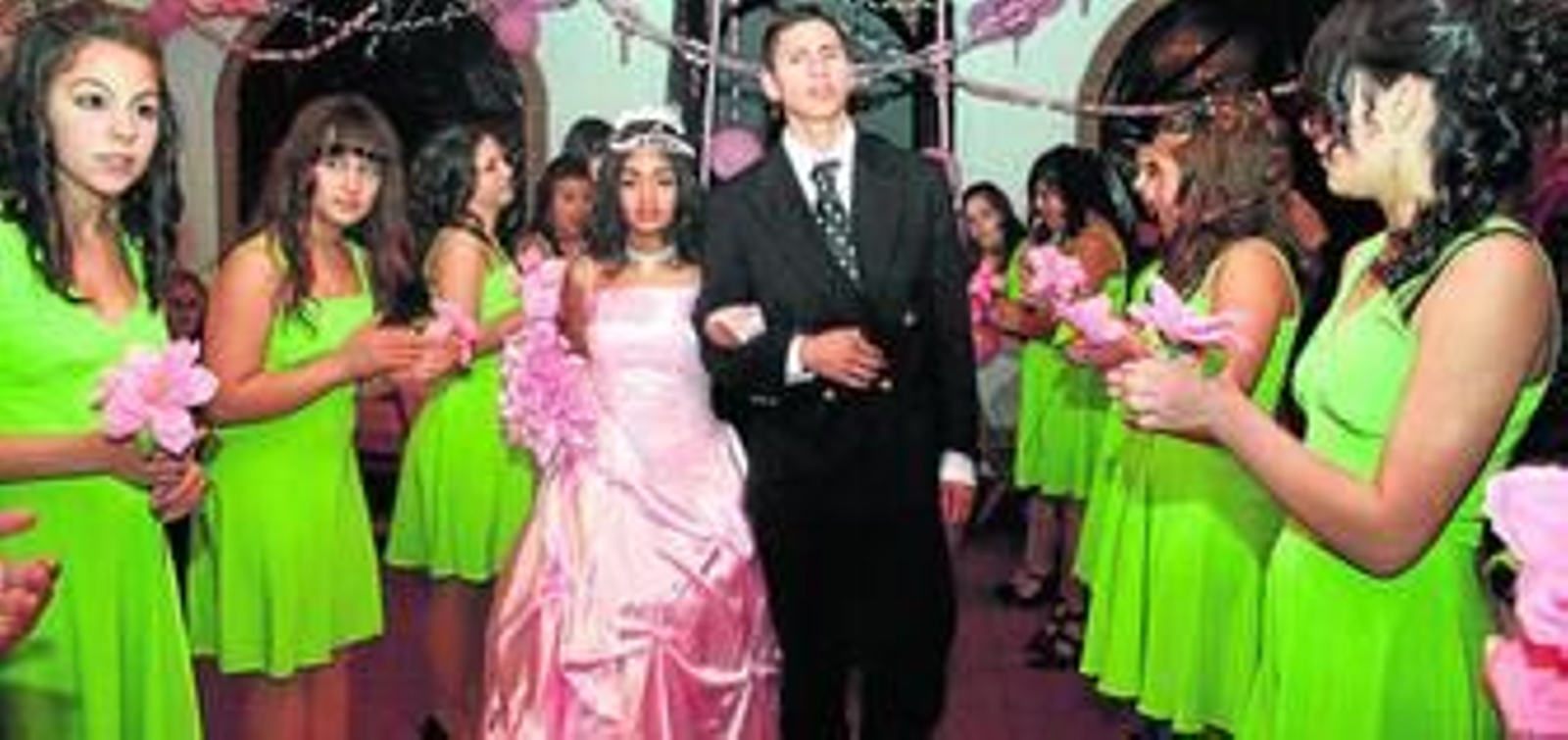 Una fiesta en Cartaya color de rosa
