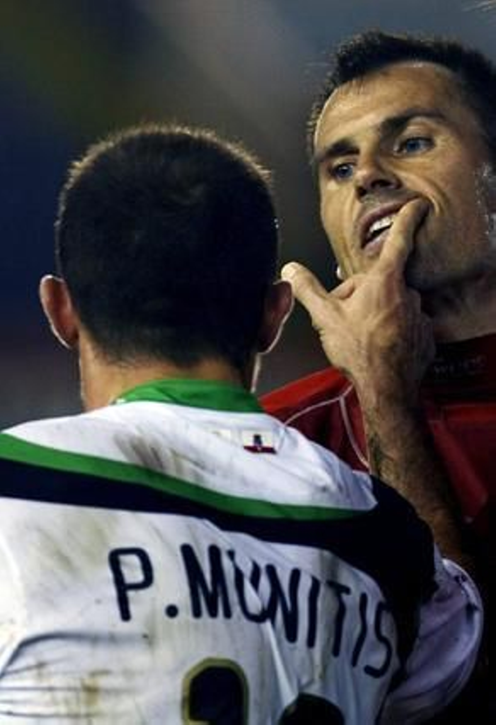 El Córdoba hace valer la renta de la ida y pasa a octavos de la Copa del Rey pese a perder  3-1 en Santander. / EFE