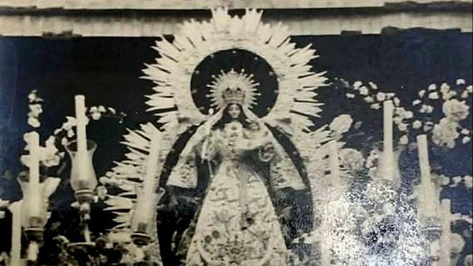 La Virgen de Montemayor saliendo desde la Parroquia del Sagrado Corazón de Jesús en el año 1954 La Virgen de Montemayor saliendo desde la Parroquia del Sagrado Corazón de Jesús en el año 1954