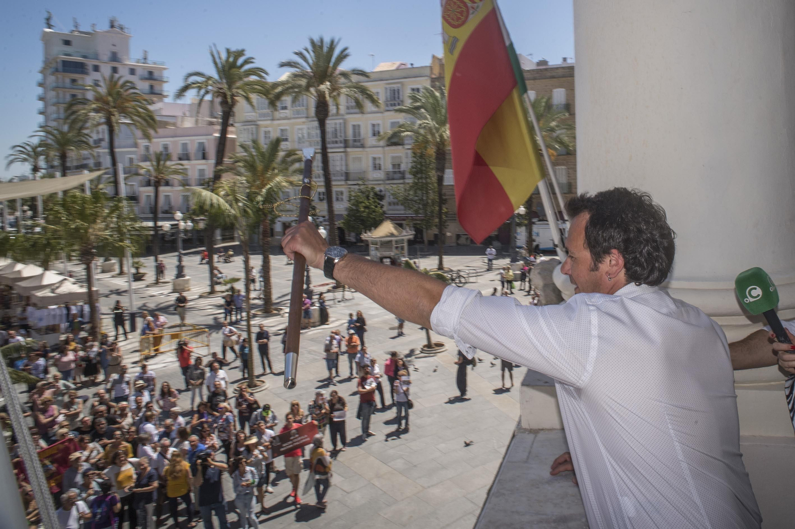 Imágenes de la investidura de José María González Kichi