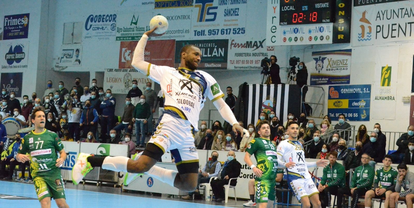 Délcio Pina, durante un encuentro con el Ángel Ximénez.