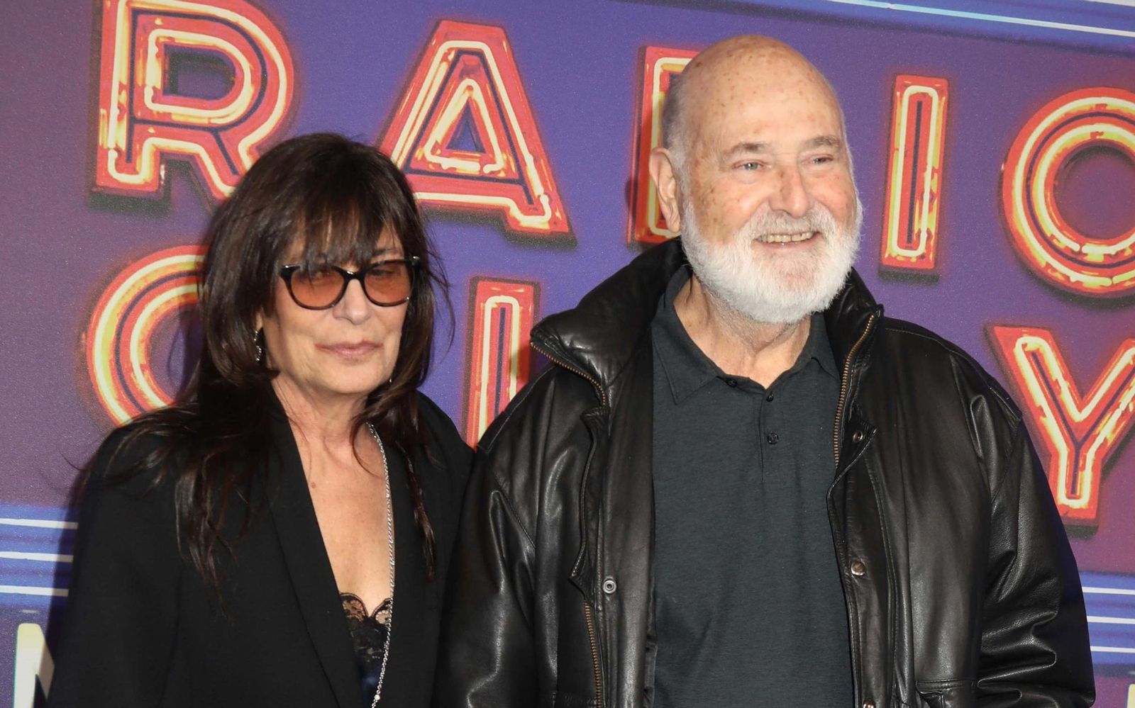 Rob Reiner y Michele Singer (78 y 68 años) - El director de cine estadounidense, conocido por películas como 'La princera prometida', fue asesinado junto a su mujer a manos de su hijo Nick Reiner