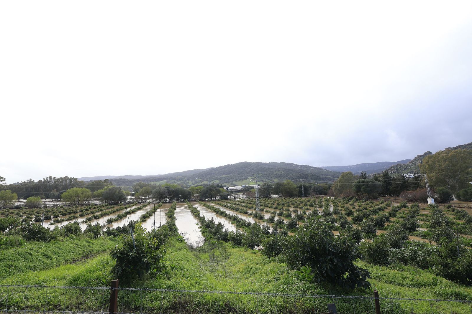 Jimena aguarda una madrugada en vilo ante la previsión de más lluvias por las borrascas Joseph y Kristin