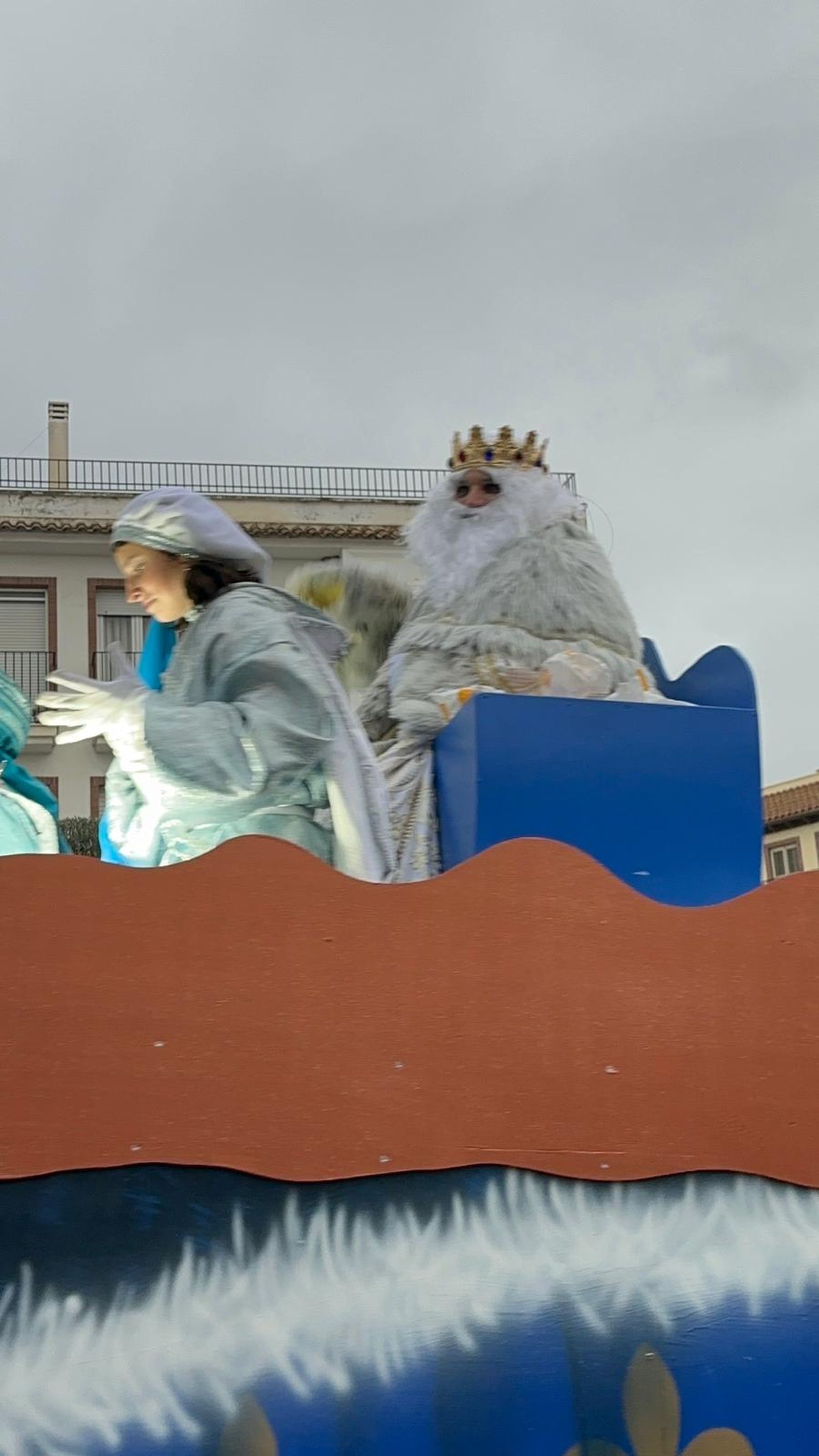 De la Residencia de Mayores a las calles: imágenes del paso de los Reyes Magos por Huércal-Overa