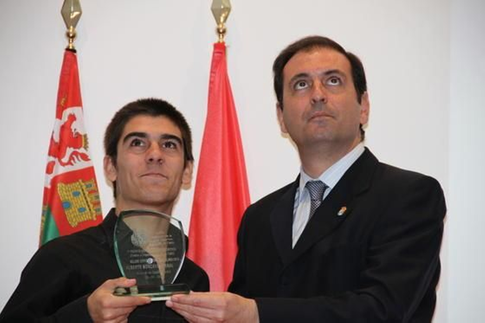 Alberto Moncayo, Novato del año en su estreno en el Mundial de motociclismo, se llevó el premio al Mejor Deportista Masculino del año. 

Foto: Manuel Aragon Pina