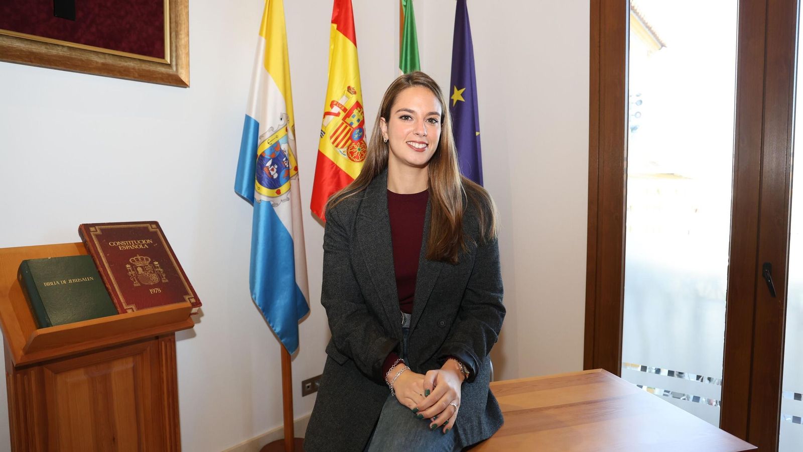 Milagros Romero, en el Salón de Plenos de Palos de la Frontera