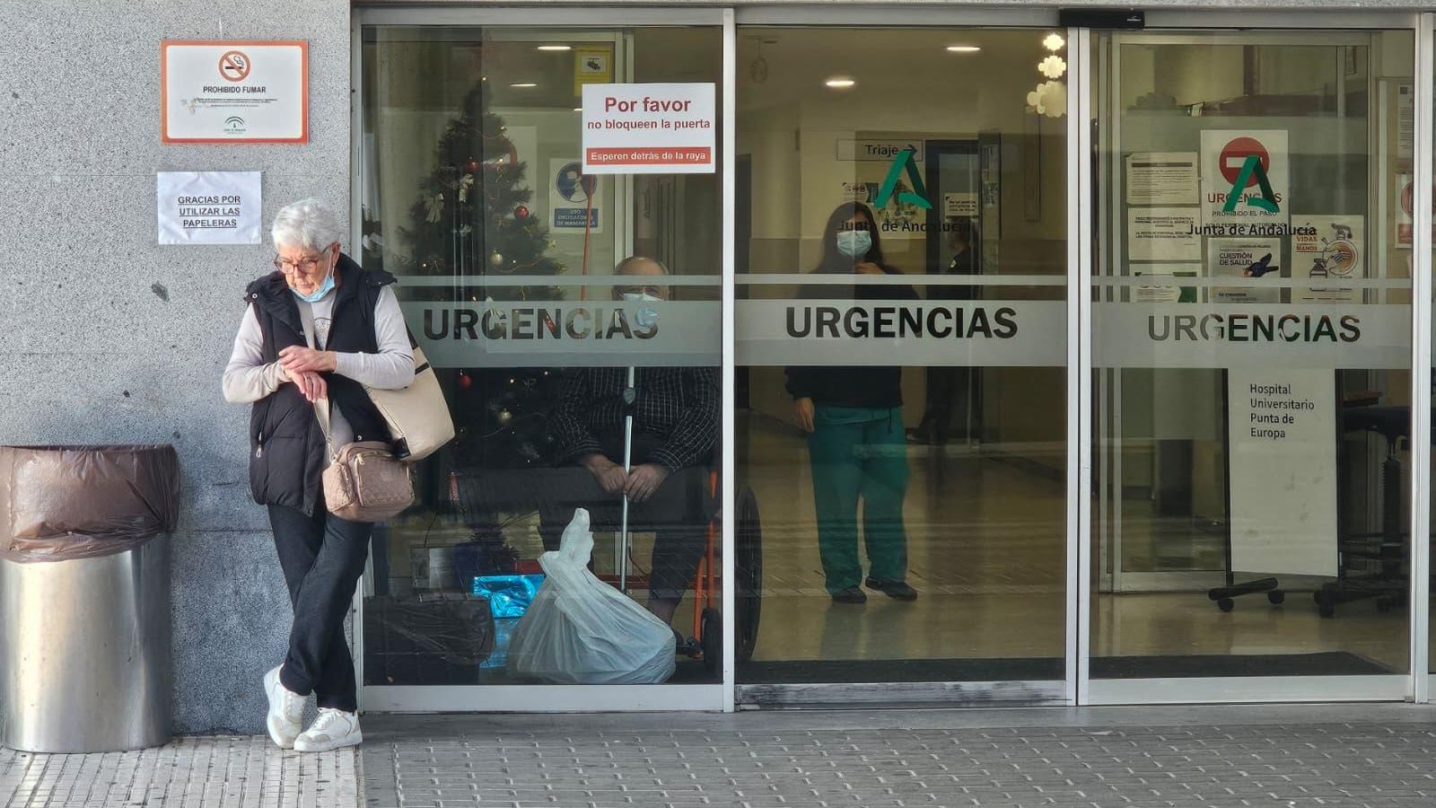 Los médicos inician la primera de las cuatro jornadas de huelga en protesta contra el Estatuto Marco, sin incidencias en el hospital de Algeciras.